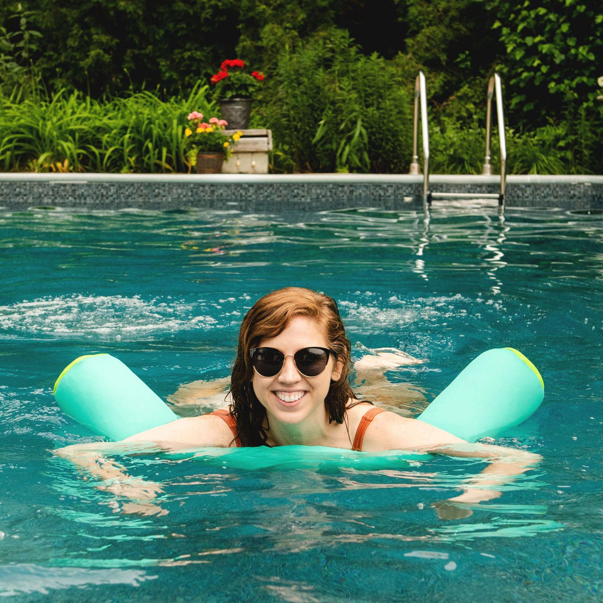Big Joe Noodle No Inflation Needed Pool Float, Aqua/Green Double Sided Mesh, Quick Draining Fabric, Jumbo 4 feet - Image 4