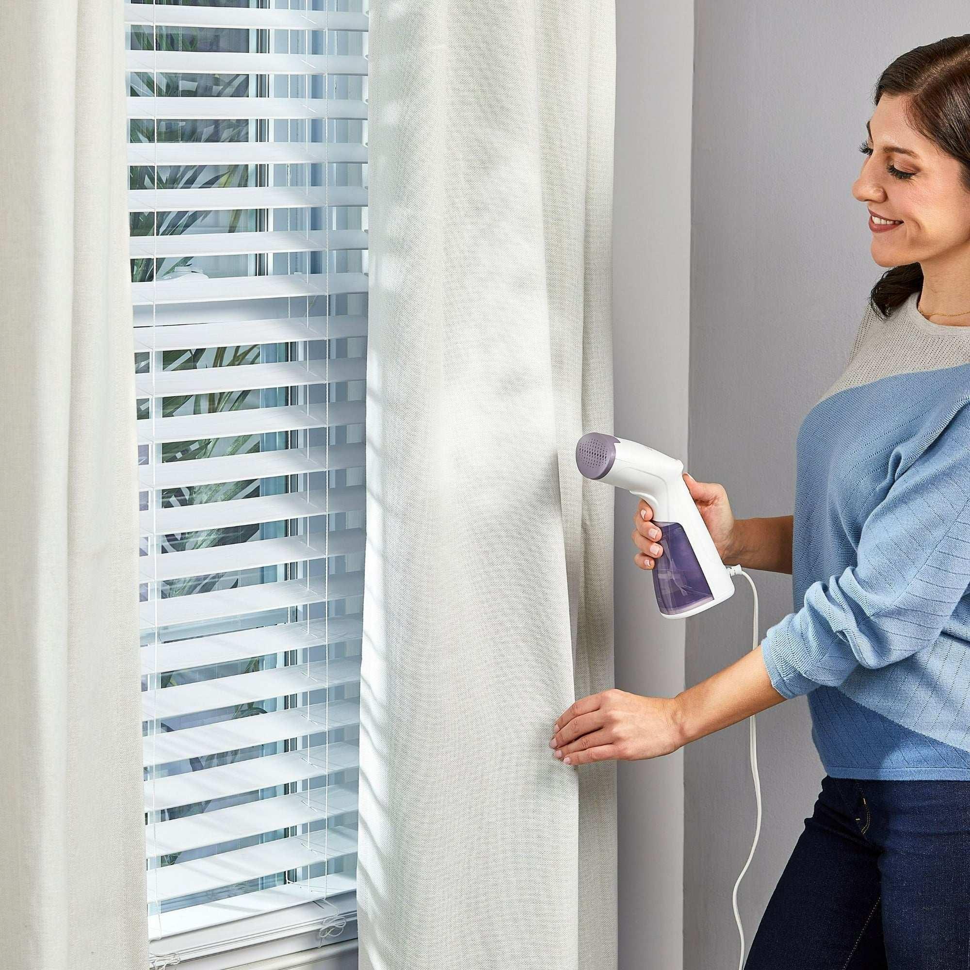 BLACK+DECKER 1000W Compact Garment Steamer with Pump Heater, Removable Water Tank, and Quick Heat-up - Image 3