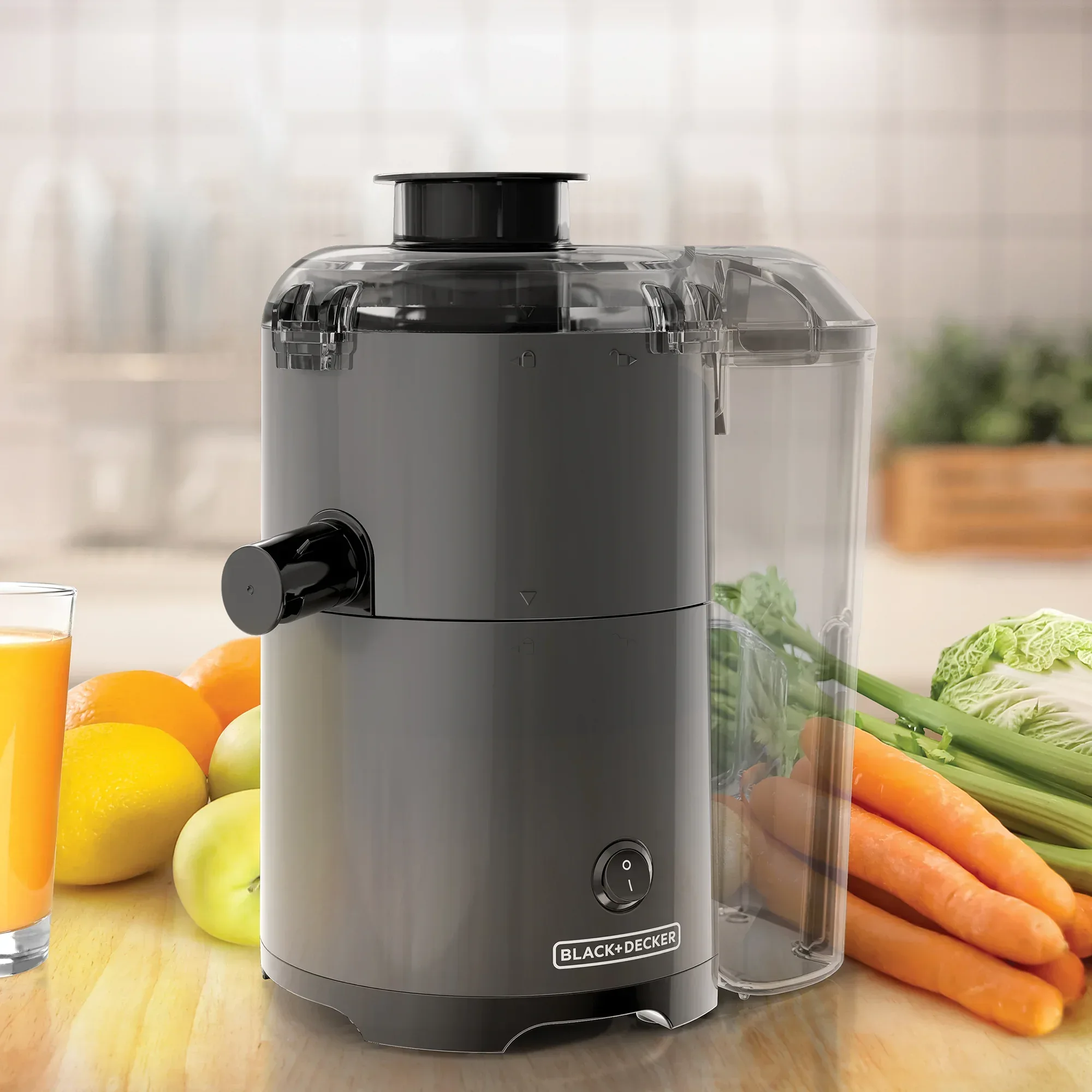 BLACK+DECKER Fruit & Vegetable Juicer Extractor, 400-Watt, Quiet, Black Plastic - Image 2