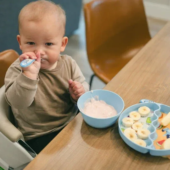 Bluey 3-Piece Mealtime Set with Divided Suction Plate, Bowl and Spoon – 9m+ - Image 2