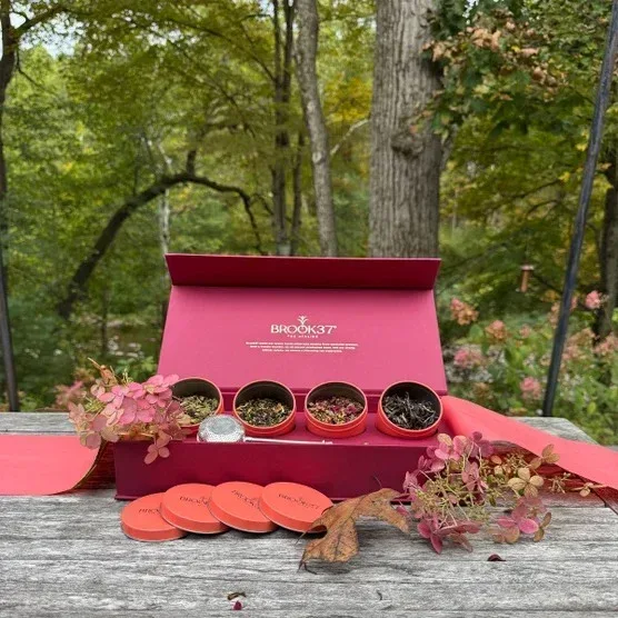 Brook 37 Giftbox Luminaire Loose Leaf Tea Collection, 4 Tin Pack, 5 oz. Total - Image 2
