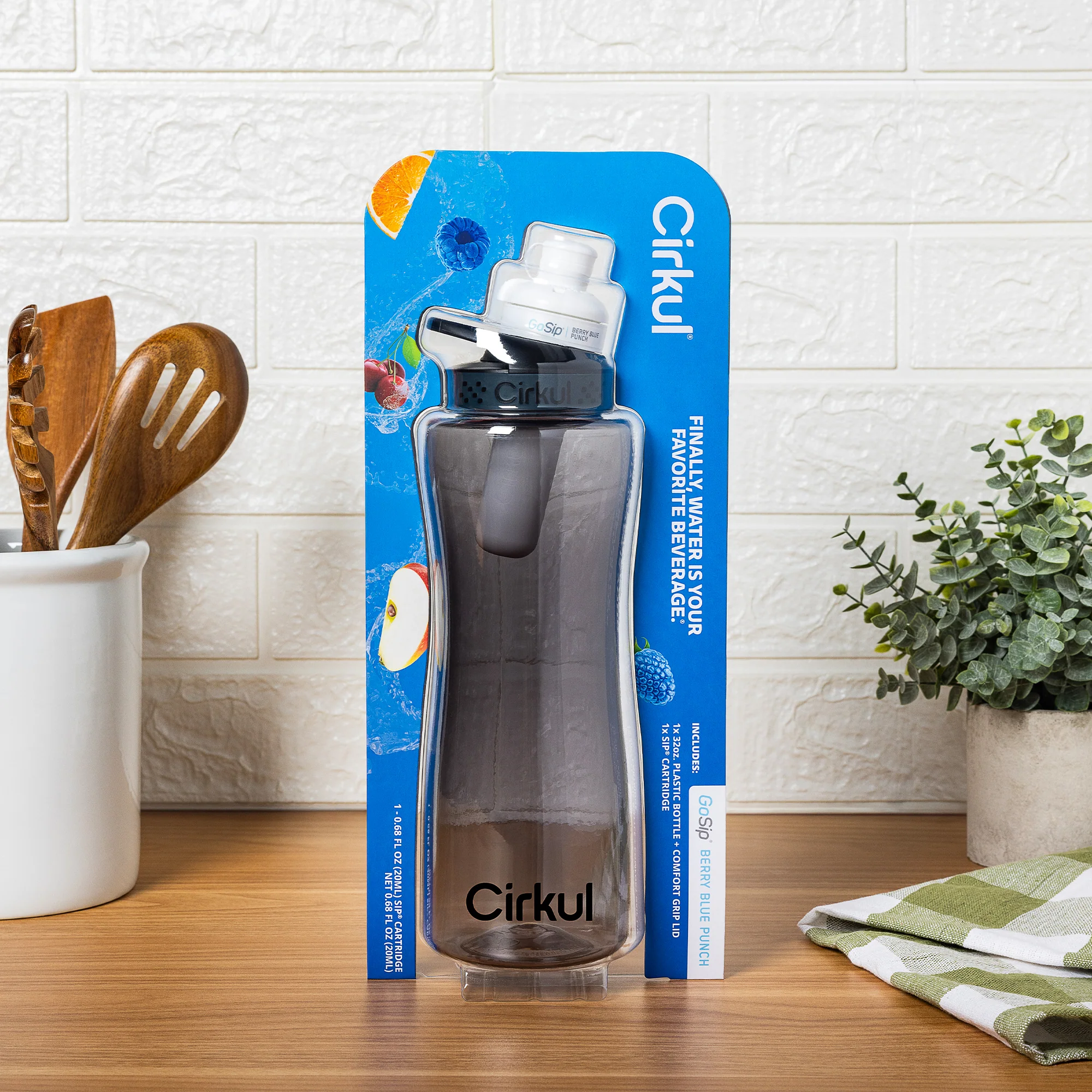 Cirkul 32oz Gray Plastic Bottle with Black Lid and Flavor Cartridge (GoSip Berry Blue Punch) - Image 2