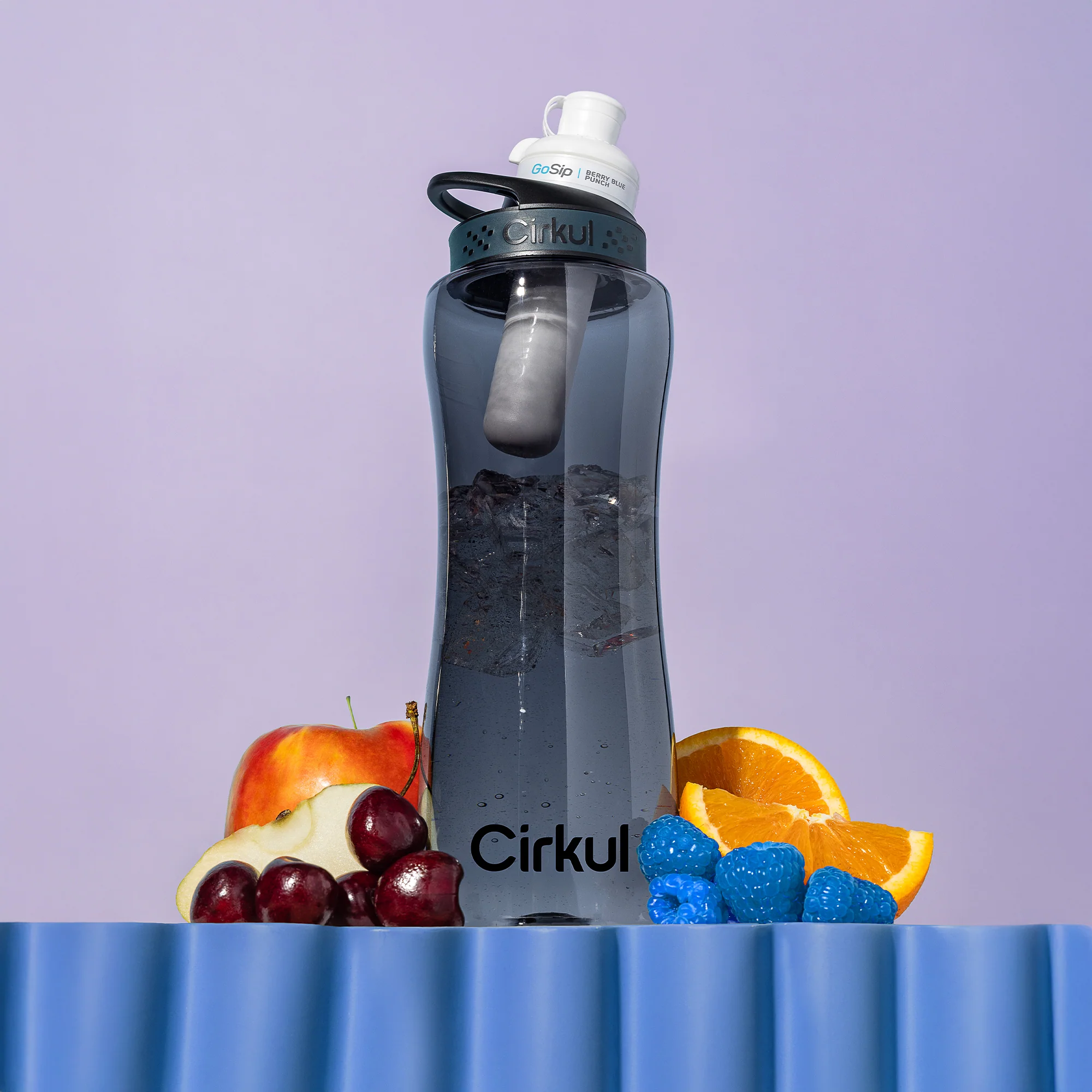 Cirkul 32oz Gray Plastic Bottle with Black Lid and Flavor Cartridge (GoSip Berry Blue Punch) - Image 4