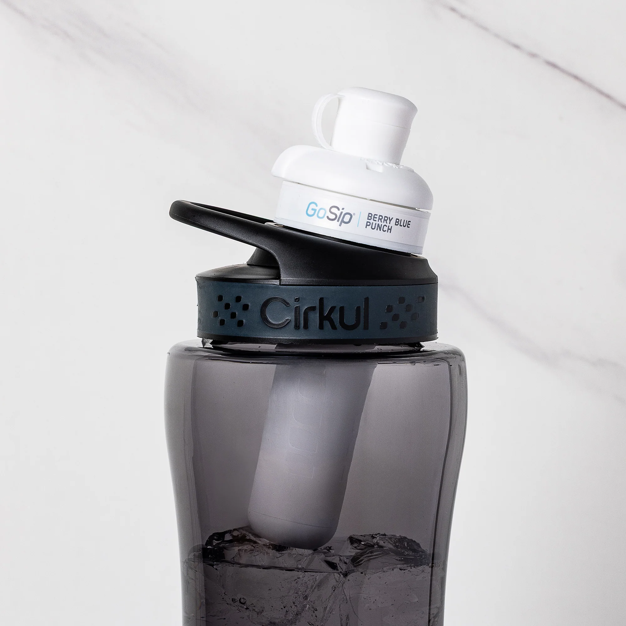 Cirkul 32oz Gray Plastic Bottle with Black Lid and Flavor Cartridge (GoSip Berry Blue Punch) - Image 5