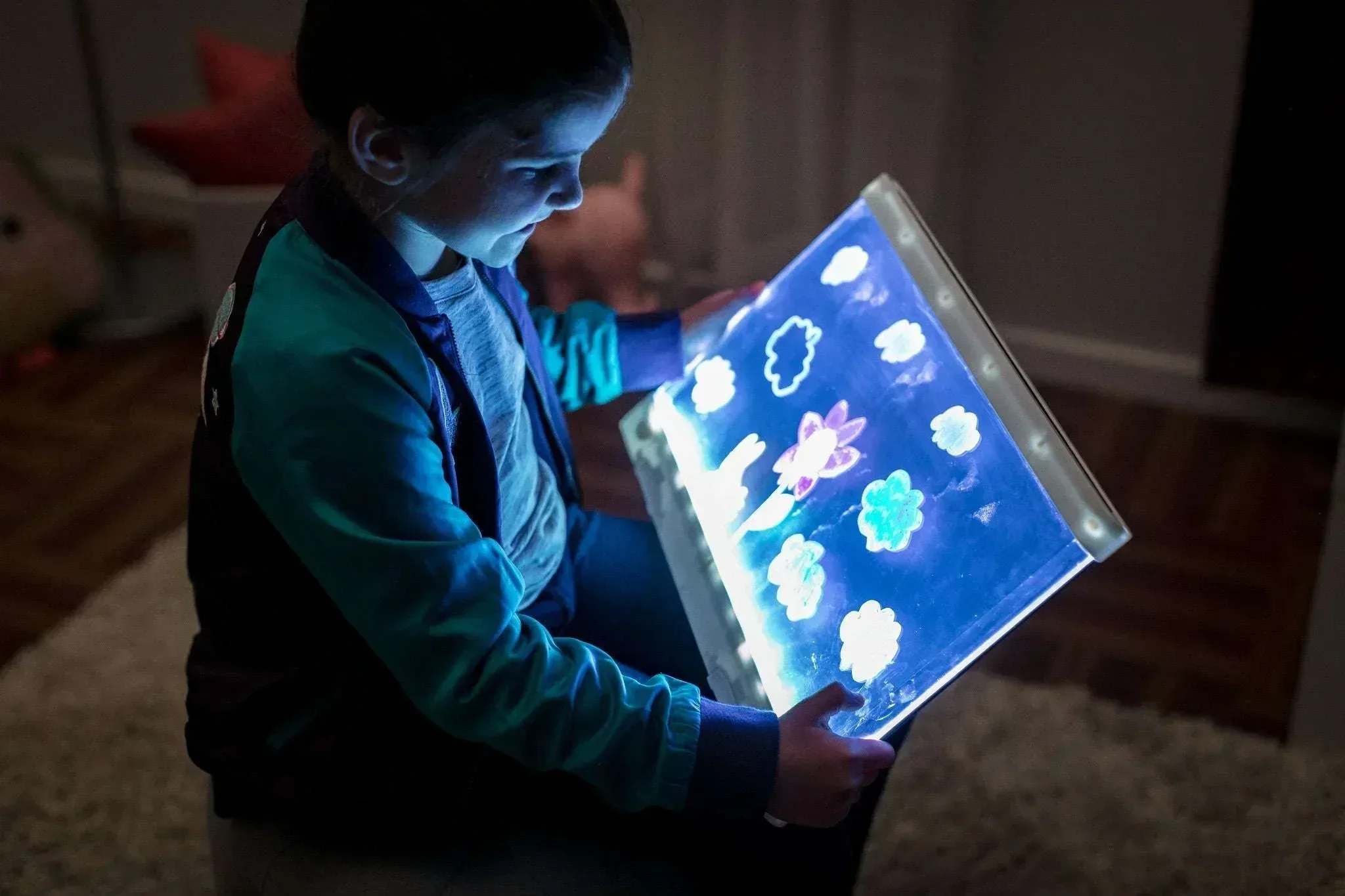 Crayola Ultimate Light Board, White, Holiday & Christmas Gifts for Kids, LED Tracing & Drawing Board, Light Up Toy, Gift, Ages 6 & Up - Image 3