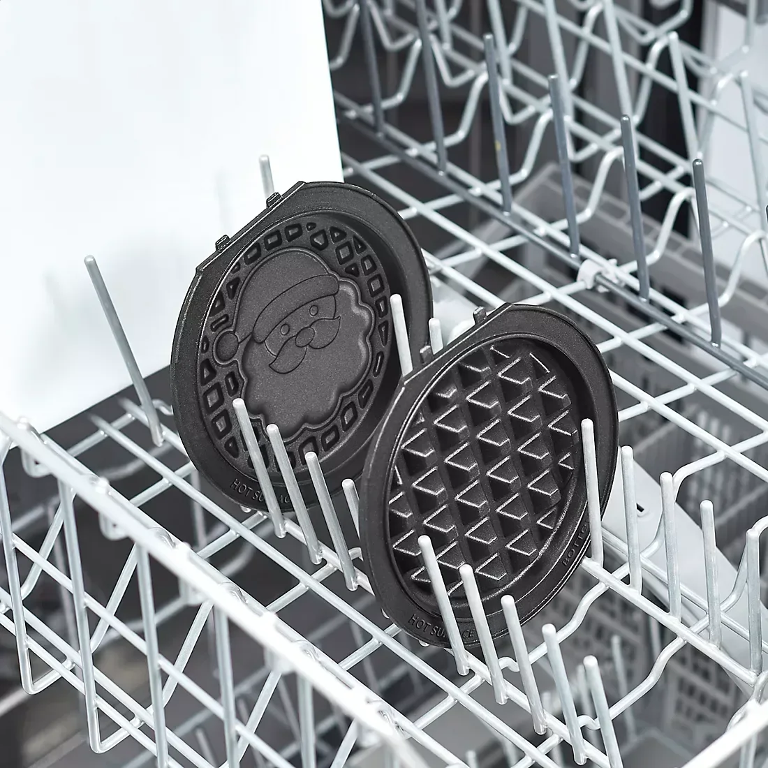 Dash Holiday MultiMaker Mini Shape Waffle Maker - Image 4