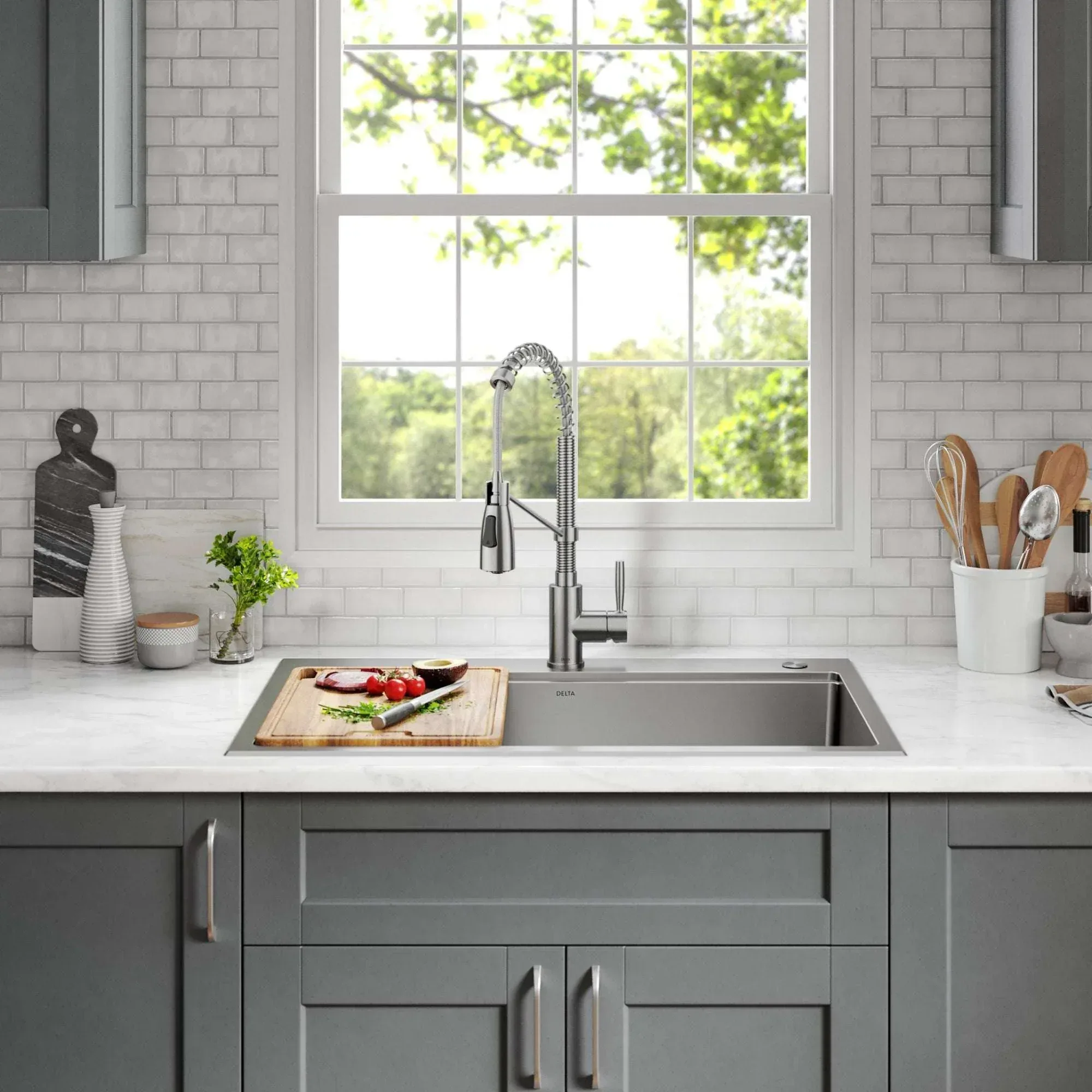 Delta Pull-down High Arc Single Handle Kitchen Faucet - Image 5