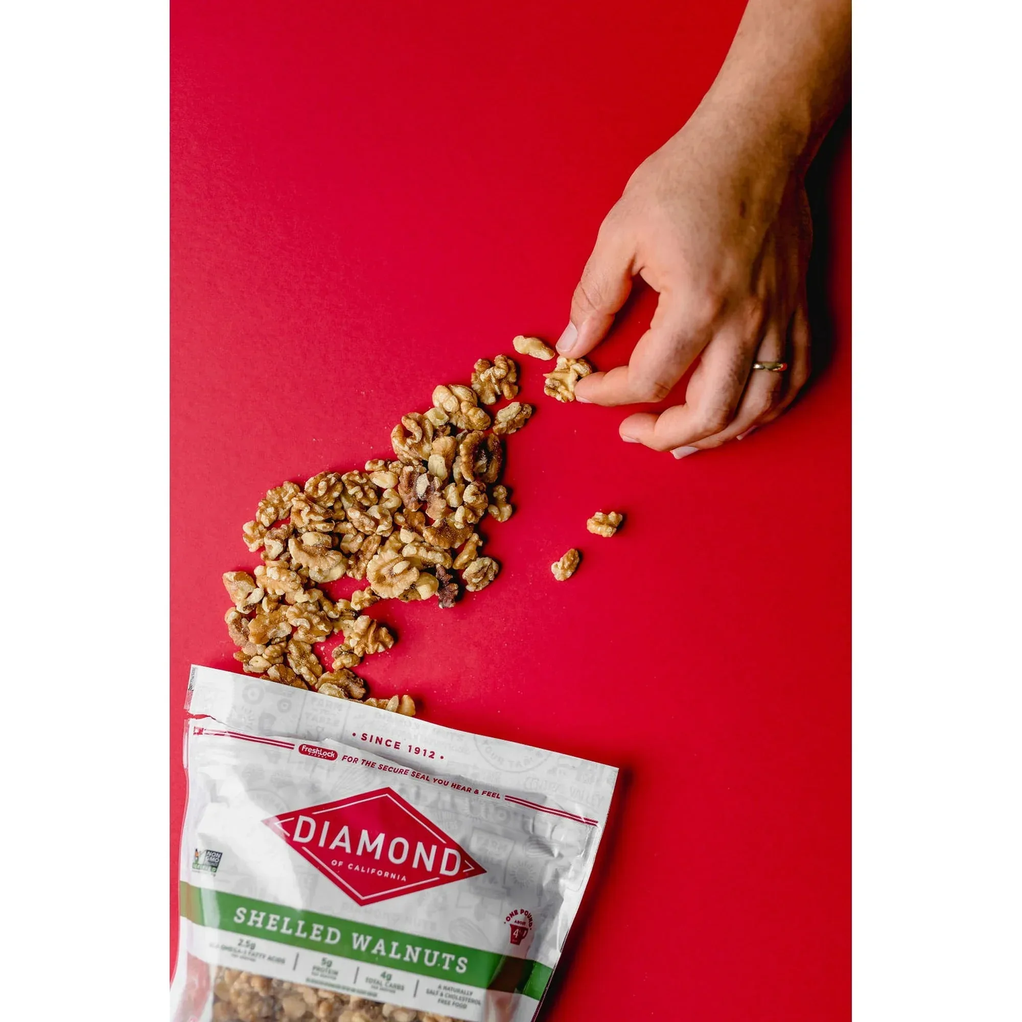 Diamond Shelled Walnuts 32 oz - Image 2