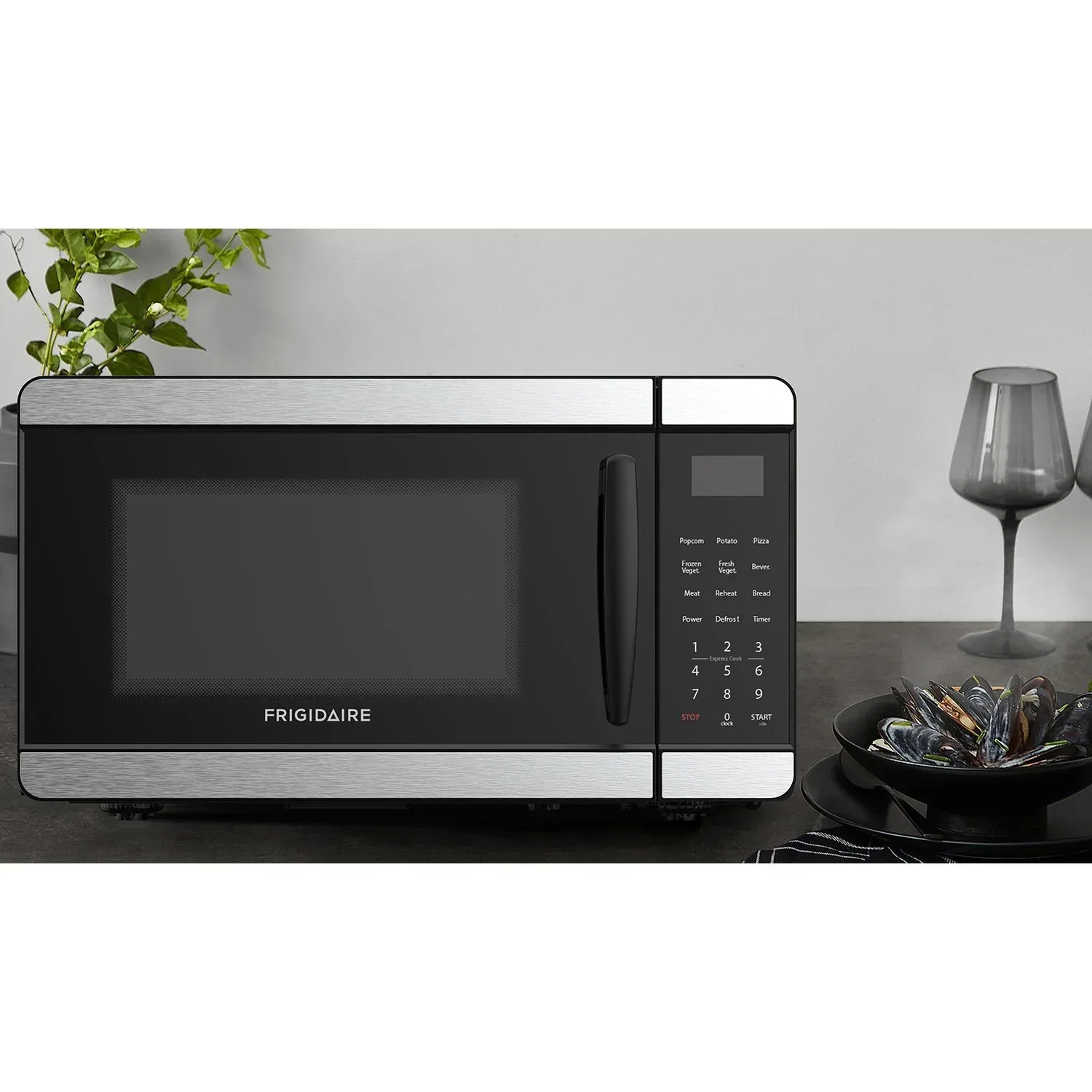 Frigidaire 0.7 Cu. Ft. Countertop Microwave Oven - Image 2