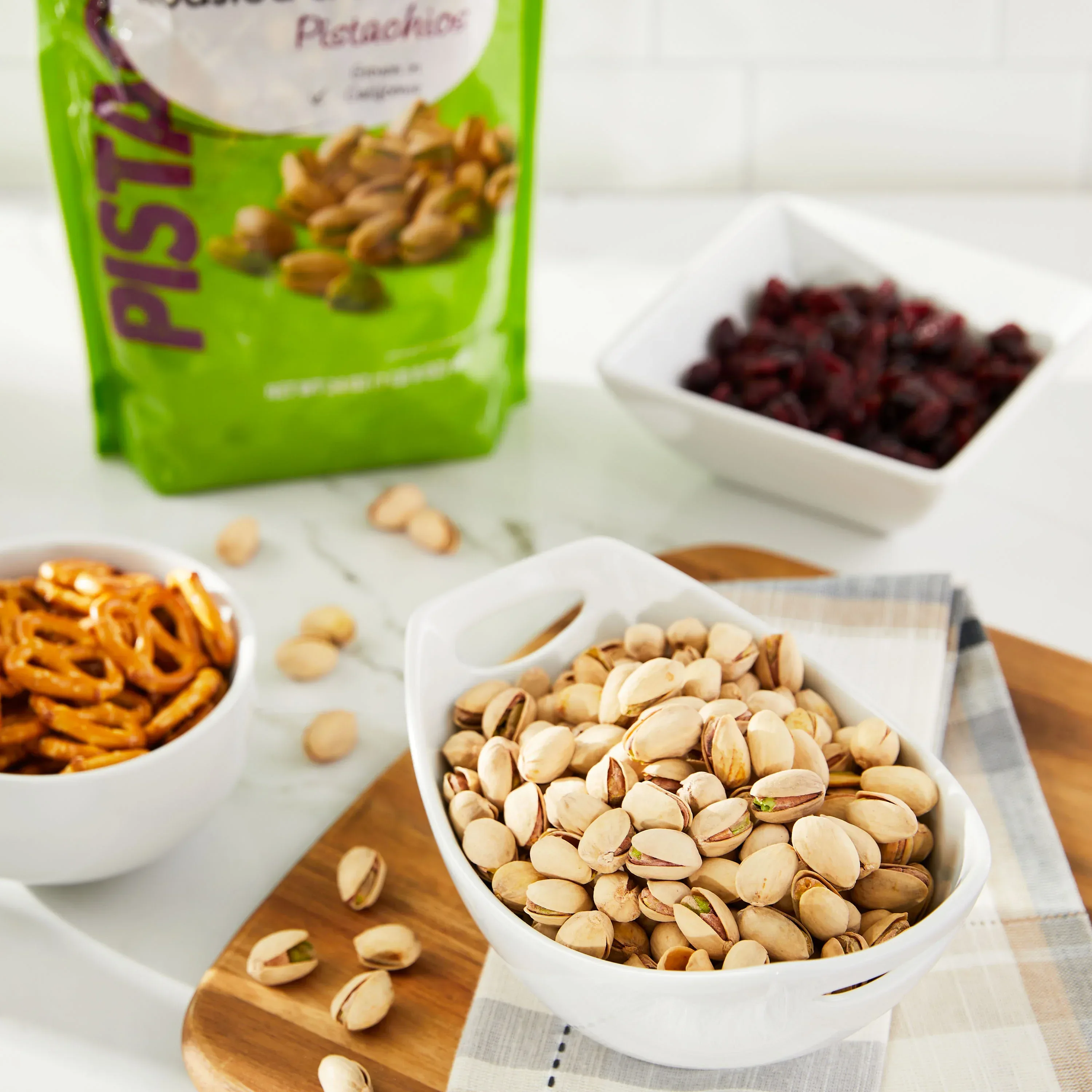 Great Value Roasted and Salted Pistachios, 24 oz - Image 2