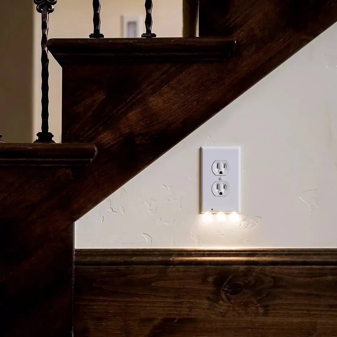 Hello Light 4-Pc. Duplex LED Outlet Cover Pack - Image 4