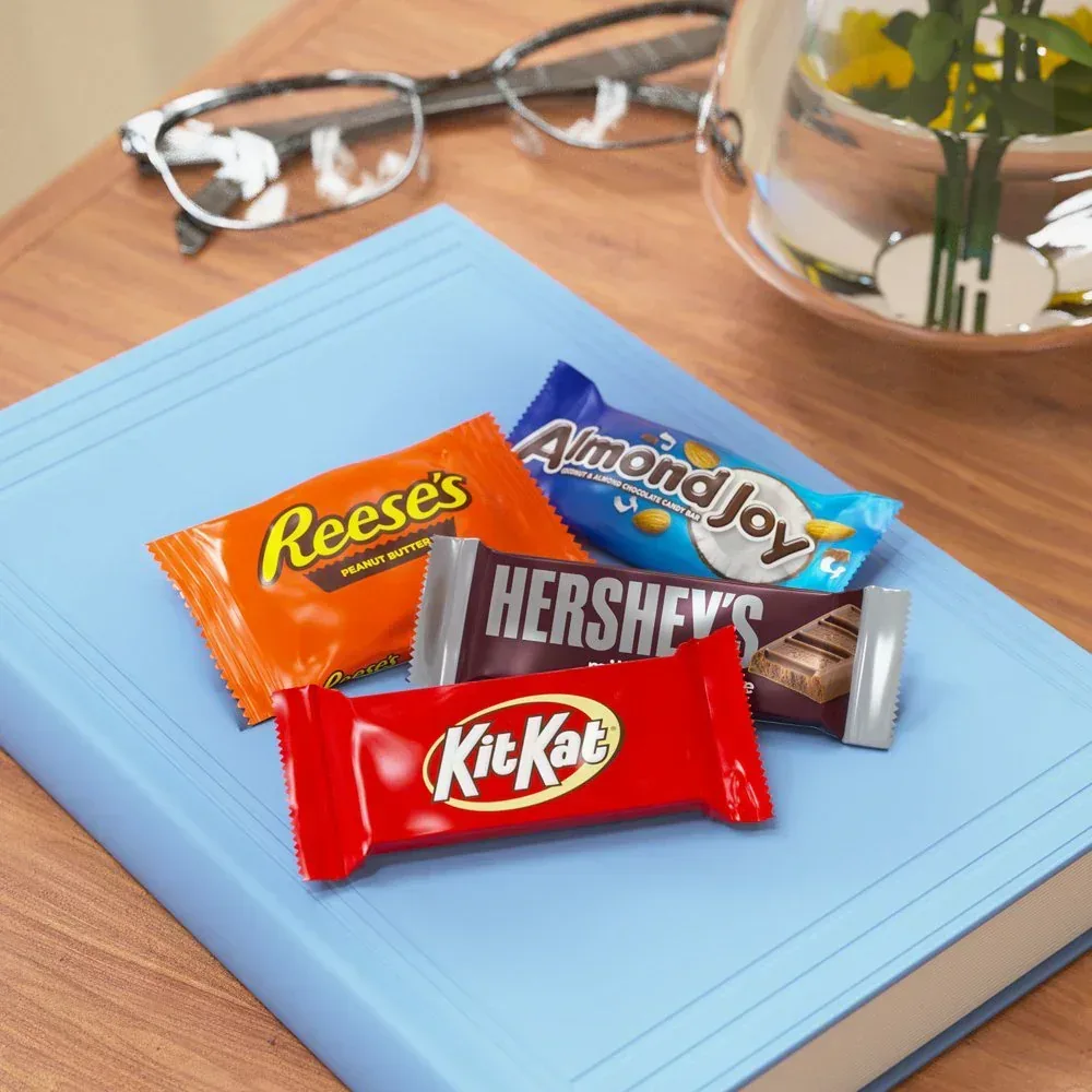 Hershey Assorted Chocolate Snack Size Candy, Variety Bag 15.57 Oz, 30 Pieces - Image 5