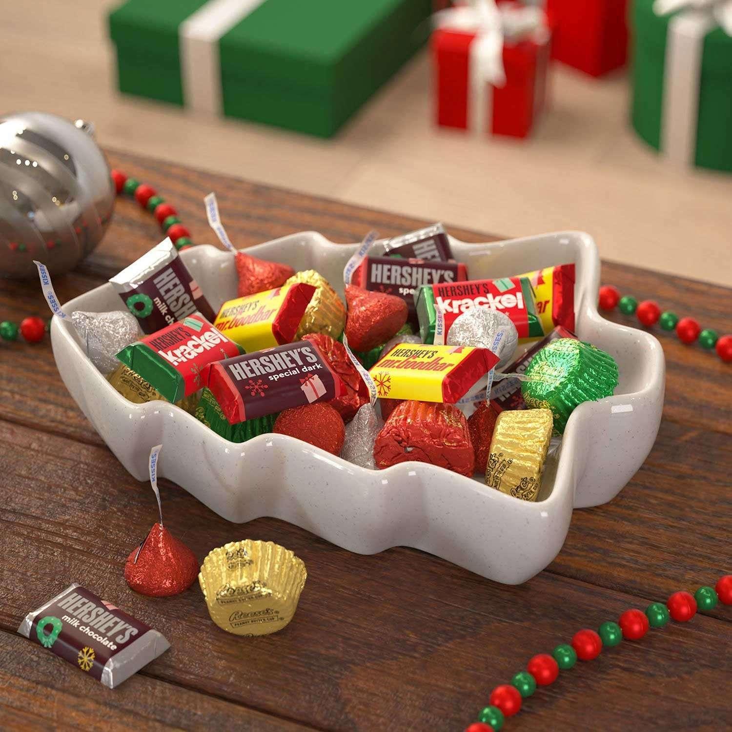 HERSHEY'S Christmas Assorted Chocolate Candy, 130 pcs. - Image 6