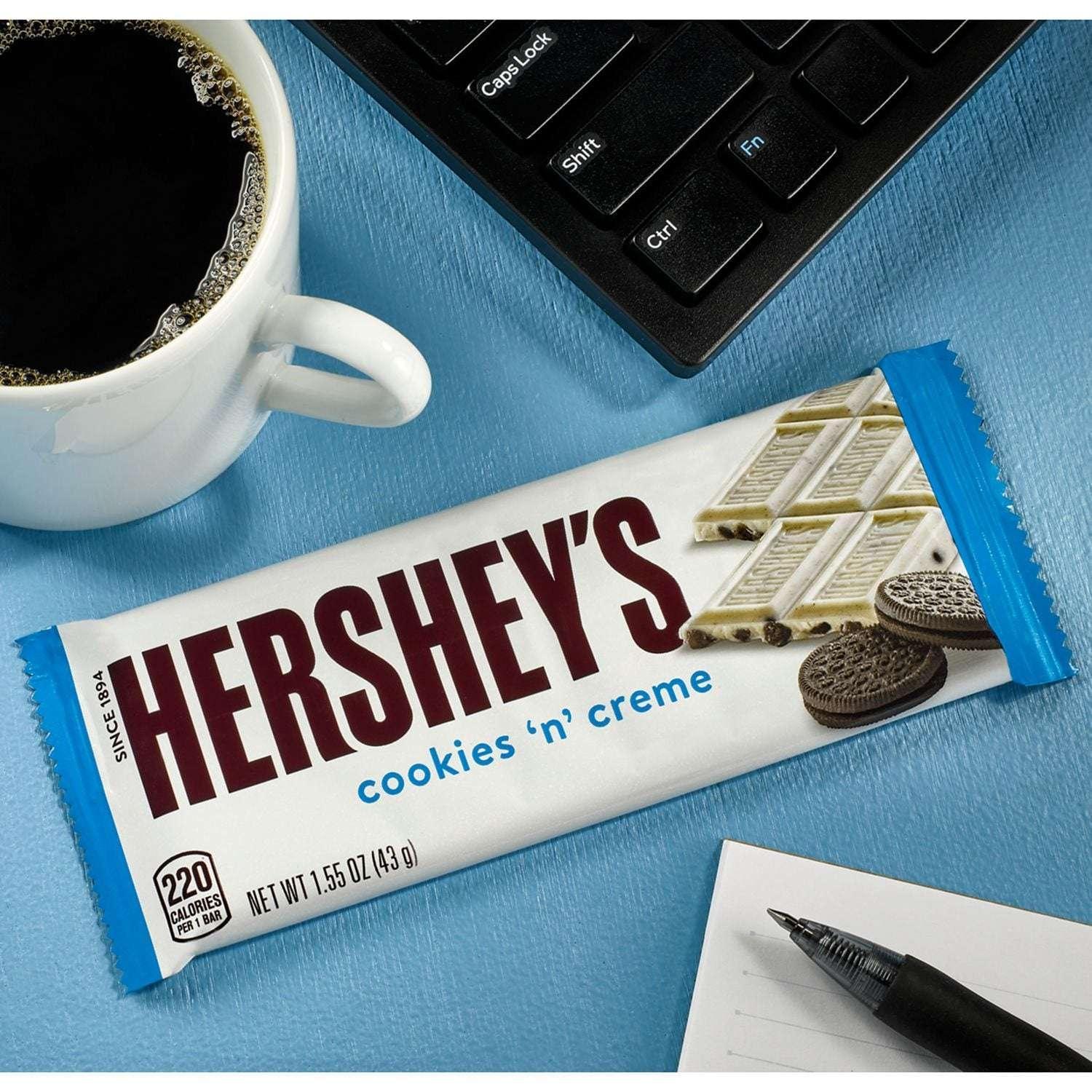 HERSHEY'S Cookies 'n' Creme Candy Bars, Full Size, 1.55 oz., 36 pk. - Image 2