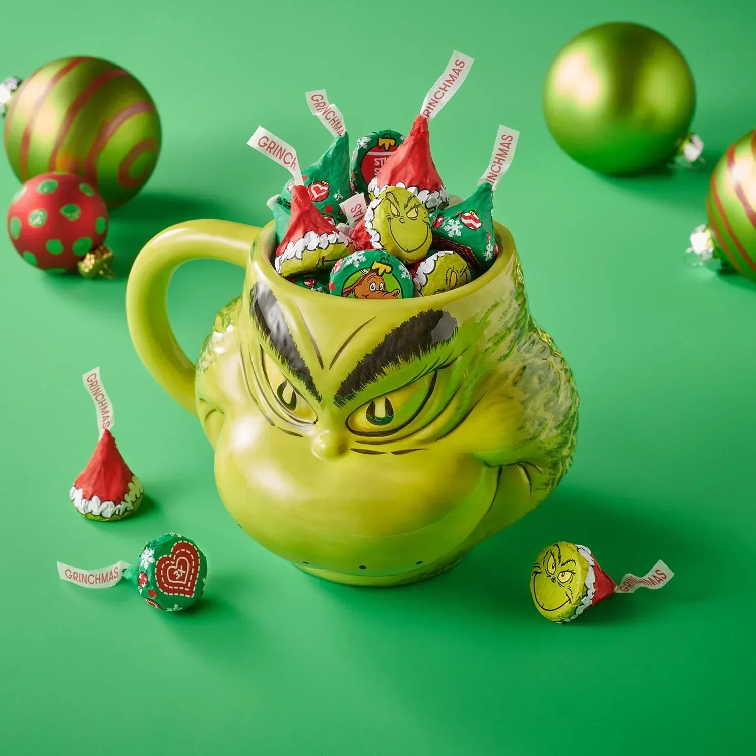 HERSHEY'S KISSES Grinch Christmas Milk Chocolate Candy, 6 oz. - Image 6