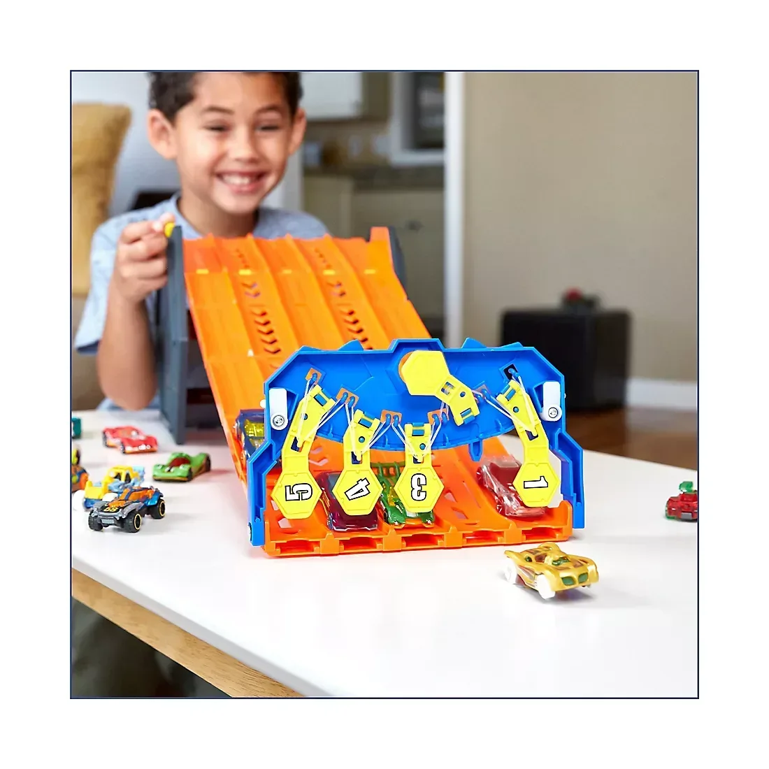 Hot Wheels Roll Out Raceway Track Set - Image 4