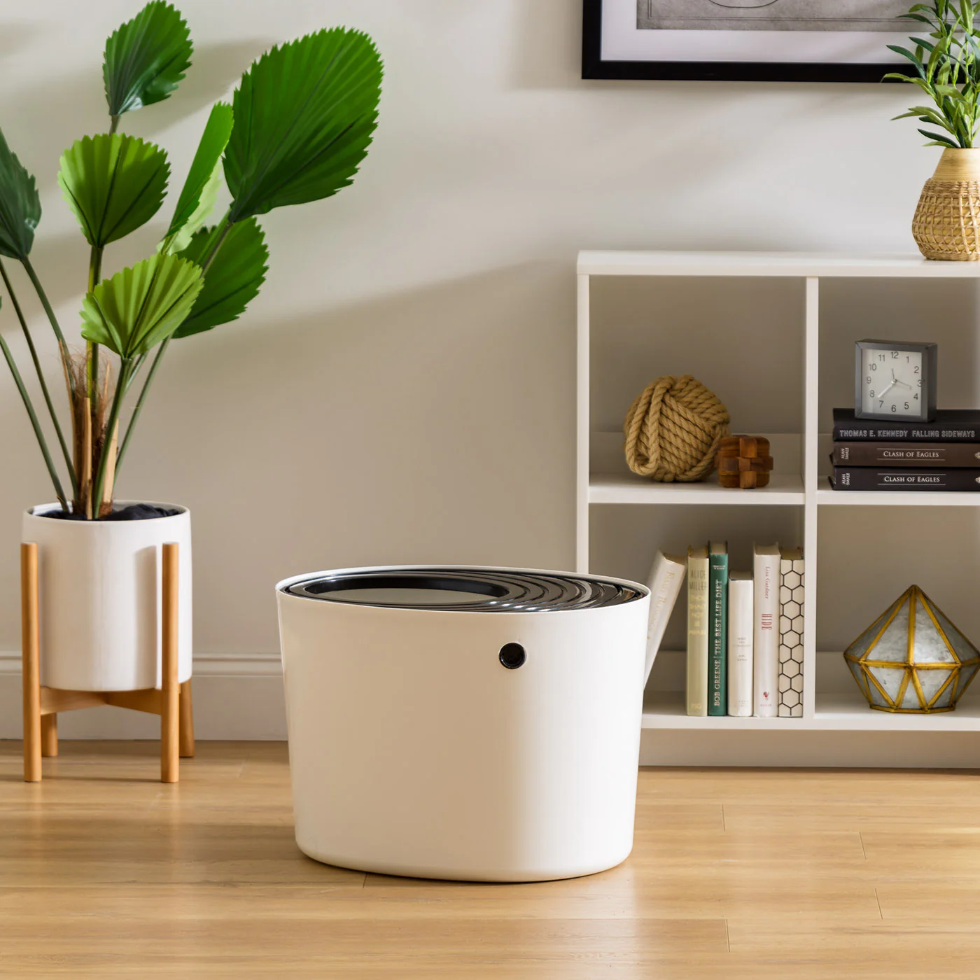 IRIS Top Entry Cat Litter Box with Scoop | Stylish Round Enclosed Design, White/Black - Image 3