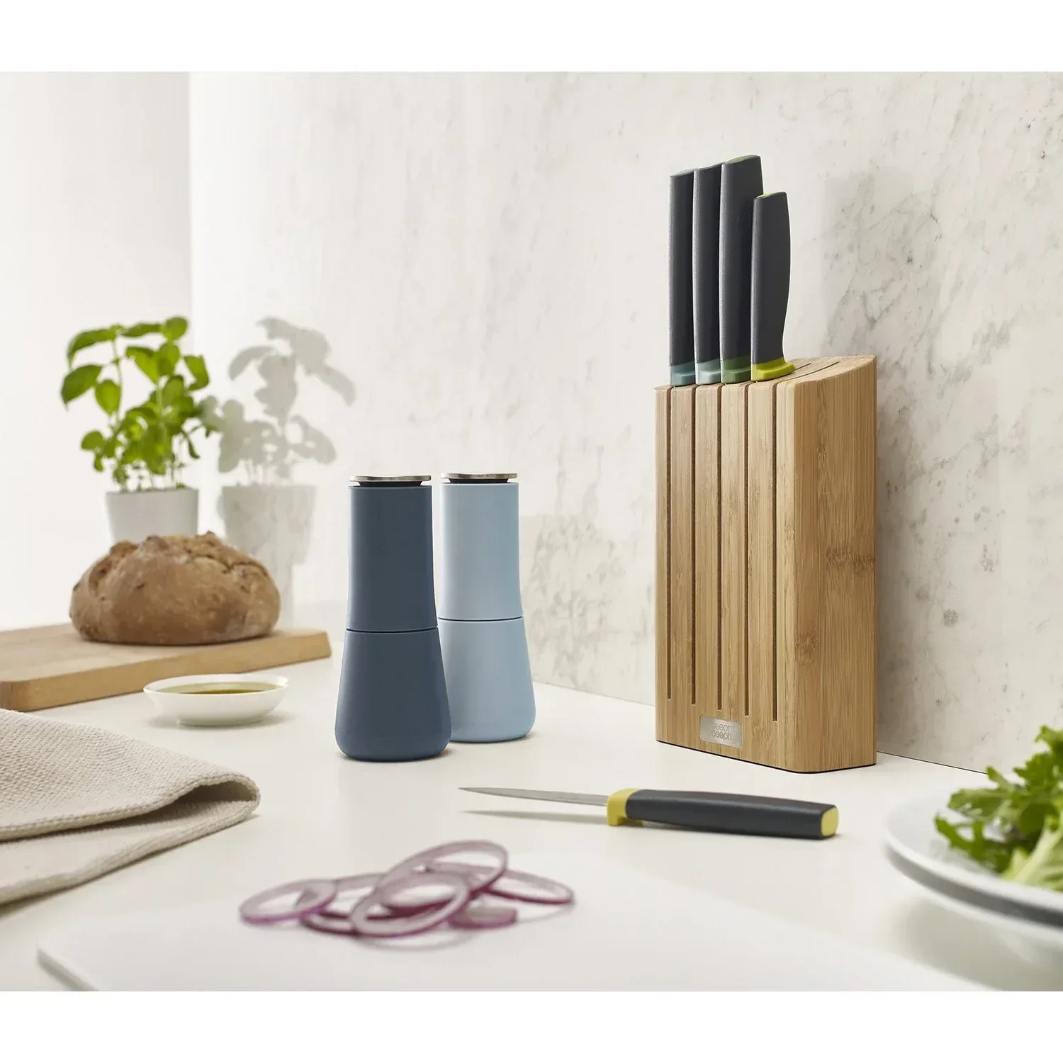 Joseph Joseph Milltop Non-spill Salt & Pepper Set (Assorted Colors) - Image 12