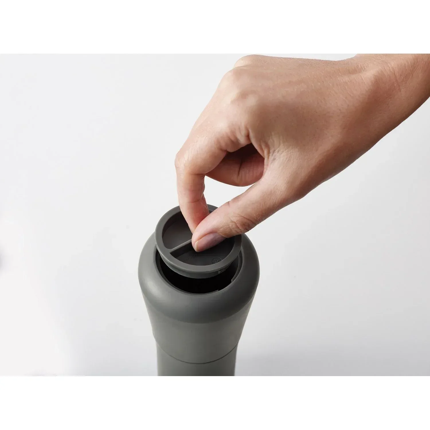 Joseph Joseph Milltop Non-spill Salt & Pepper Set (Assorted Colors) - Image 5