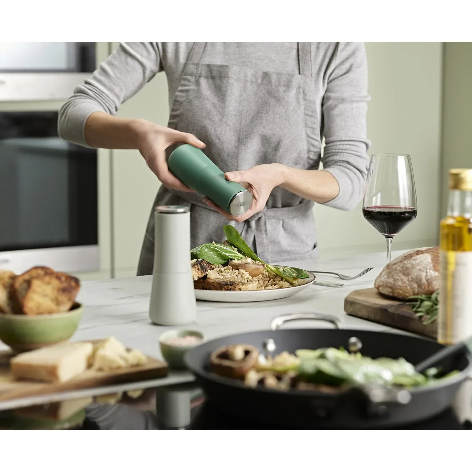 Joseph Joseph Milltop Non-spill Salt & Pepper Set (Assorted Colors) - Image 8