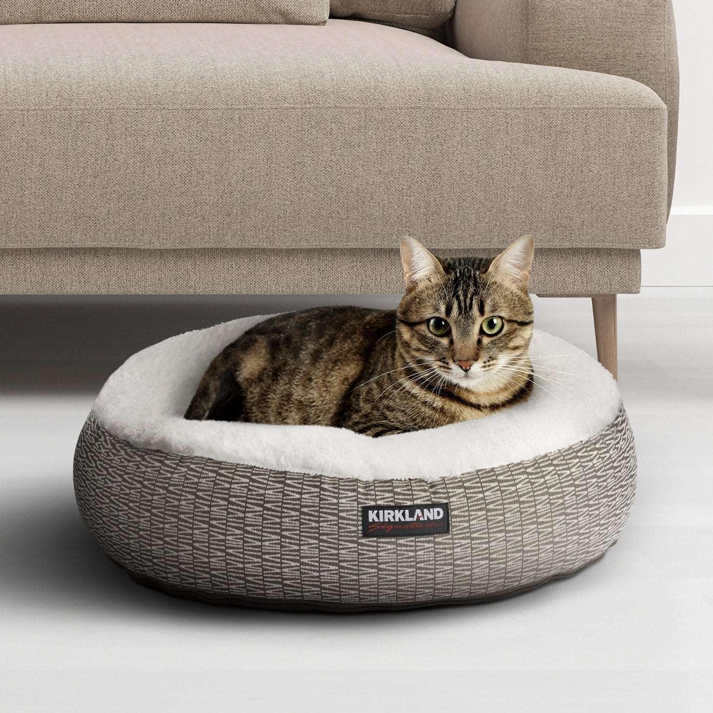 Kirkland Signature 22” Round Hooded Pet Bed - Image 3