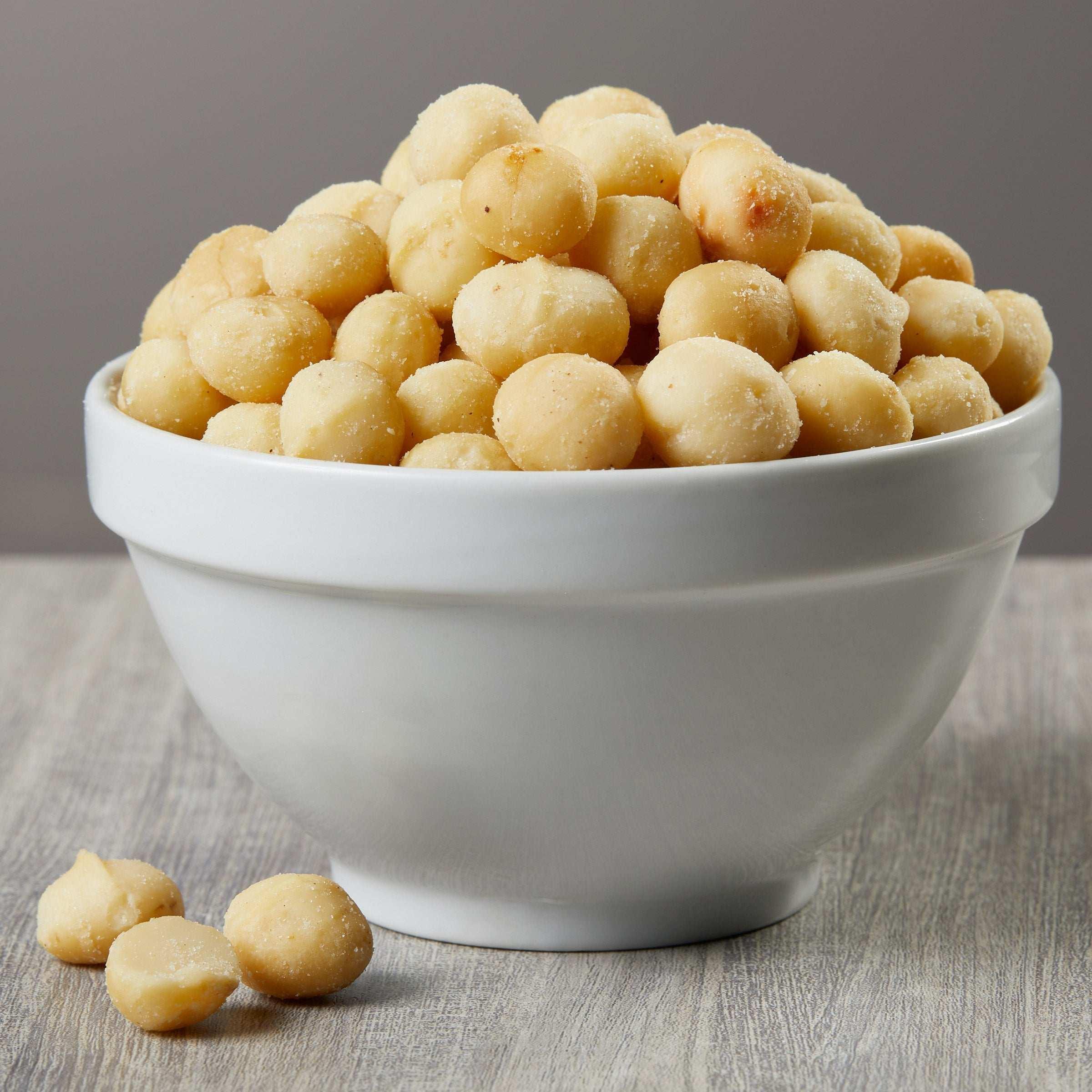 Kirkland Signature Dry Roasted Macadamia Nuts, 1.5 lbs - Image 3