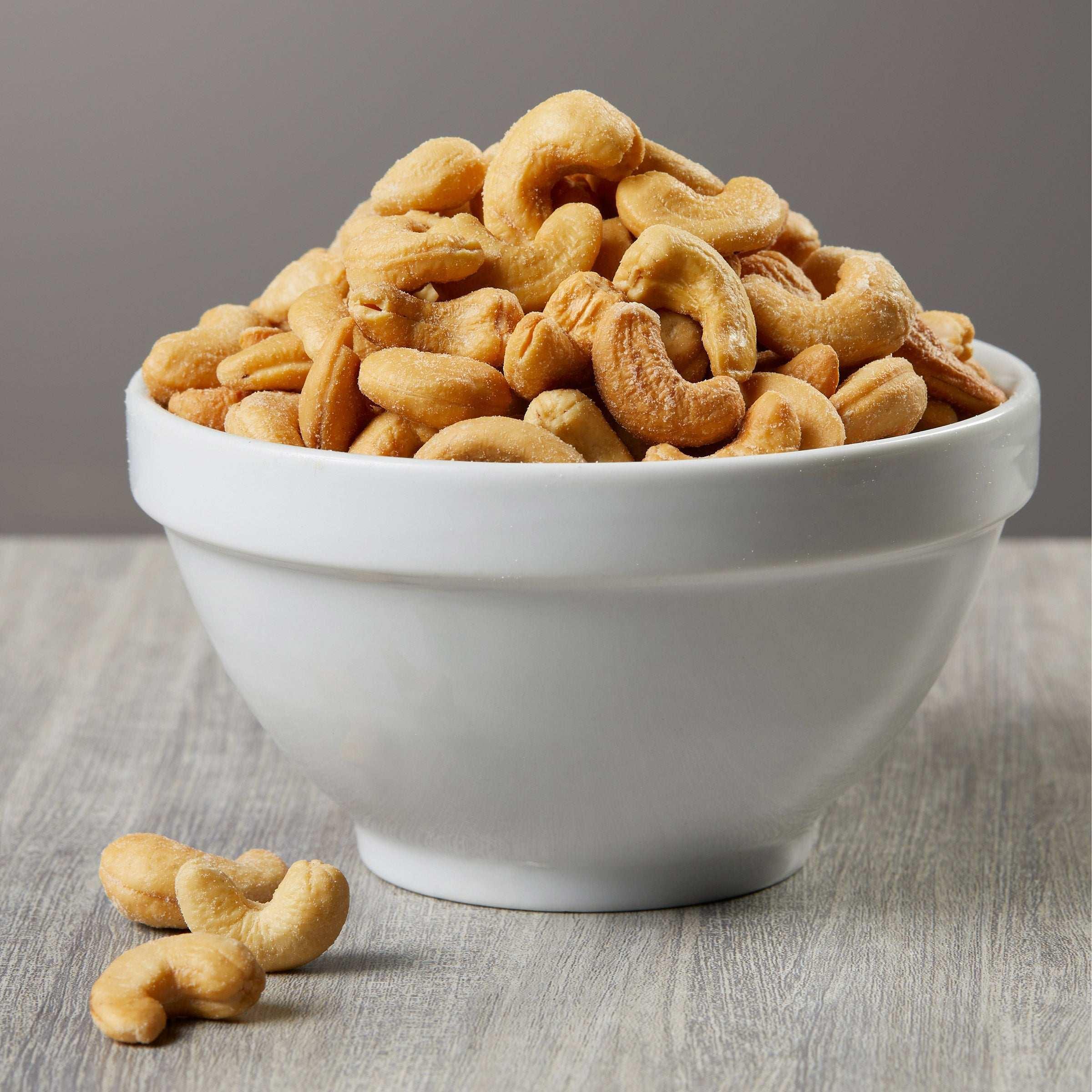 Kirkland Signature Fancy Whole Cashews, 2.5 lbs - Image 4