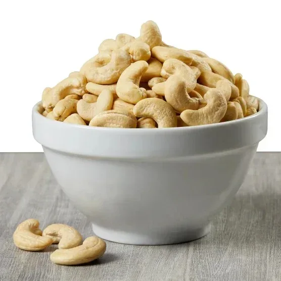 Kirkland Signature Organic Whole Cashews, Unsalted, Unroasted, 2.5 lbs - Image 4
