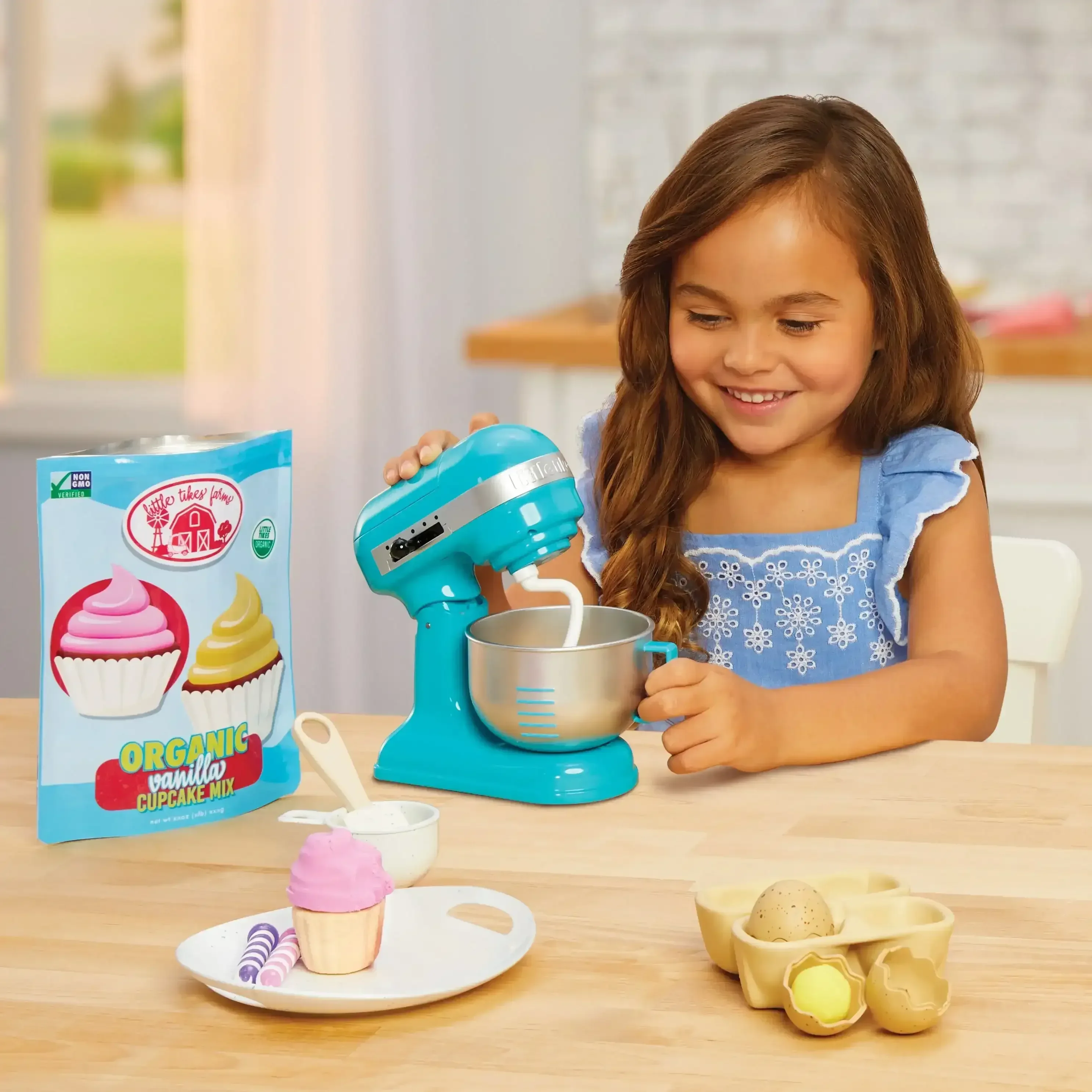 Little Tikes Creative Chefs Baker’s Kit with Make-It Mix Play Sand, 18 Accessories, Realistic Pretend Play Set, Boys, Girls, Ages 3+ - Image 3