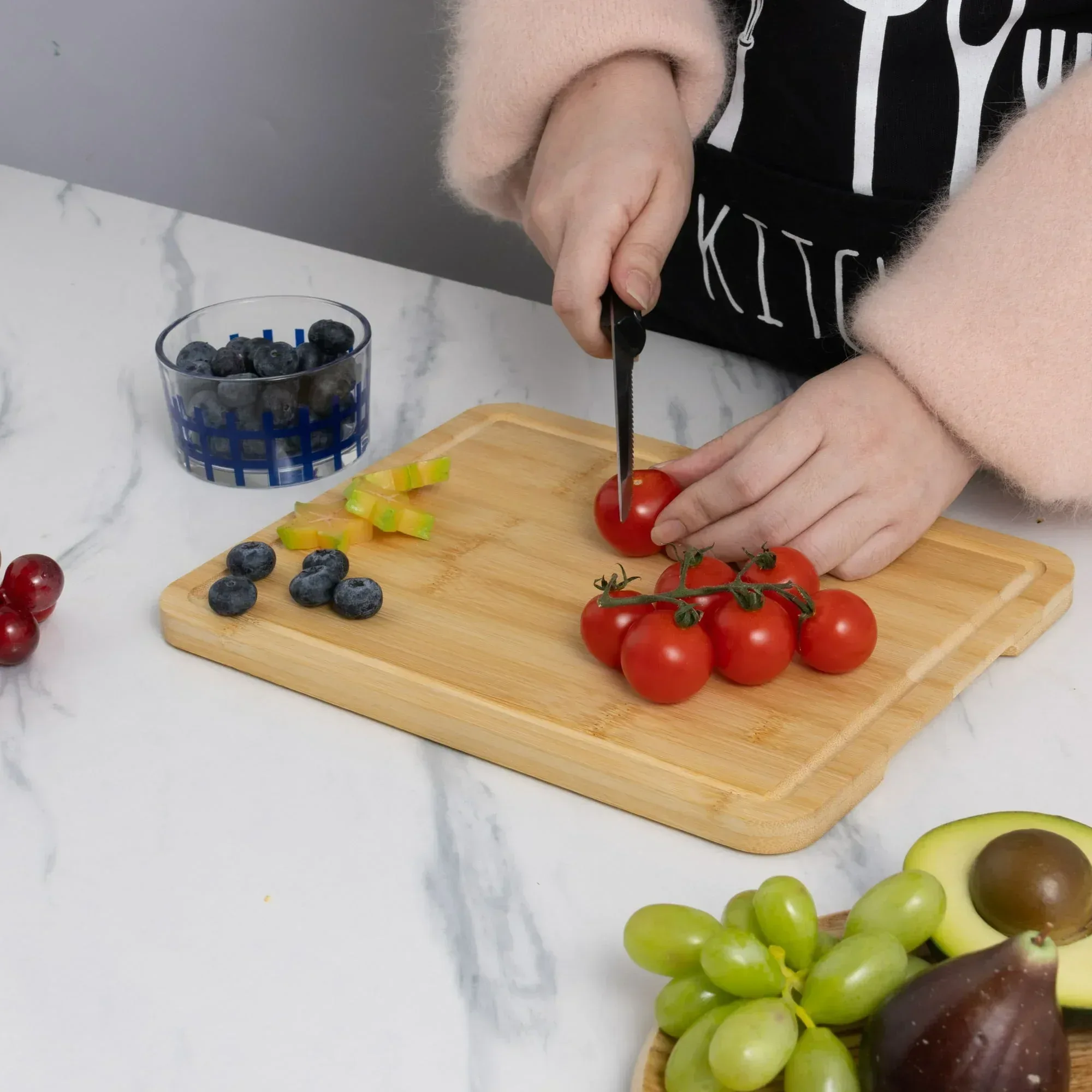 Mainstays 11" x 14.5" Non-slip Bamboo Cutting Board, 100% Natural Bamboo Color, with Juice Groove - Image 4