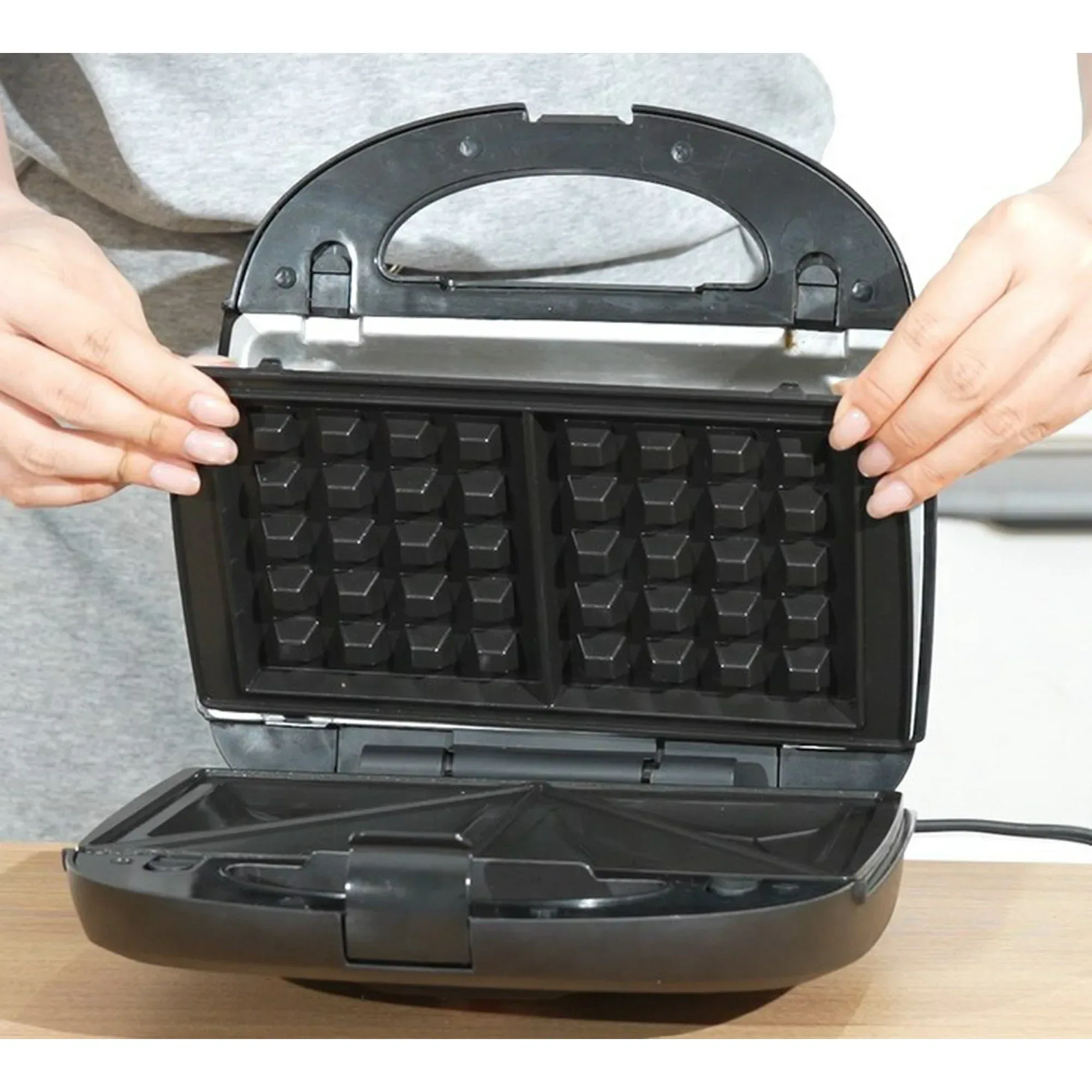 Mainstays 2 Slice Removable Plates Waffle and Sandwich Maker, Ceramic Nonstick, 750 Watts - Image 2
