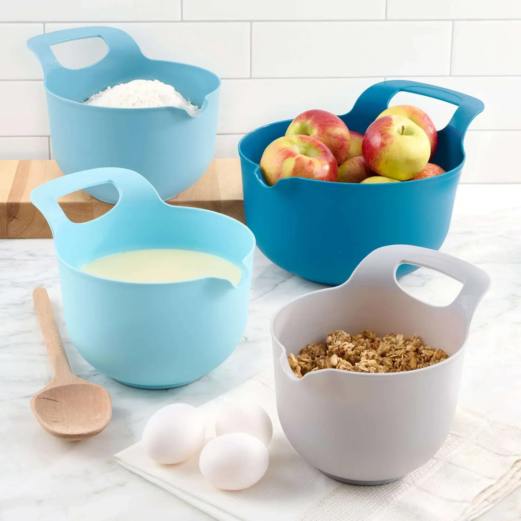 Mainstays 4 Piece Nesting Plastic Mixing Bowl Set with Pour Spouts and Handles, Blue - Image 4