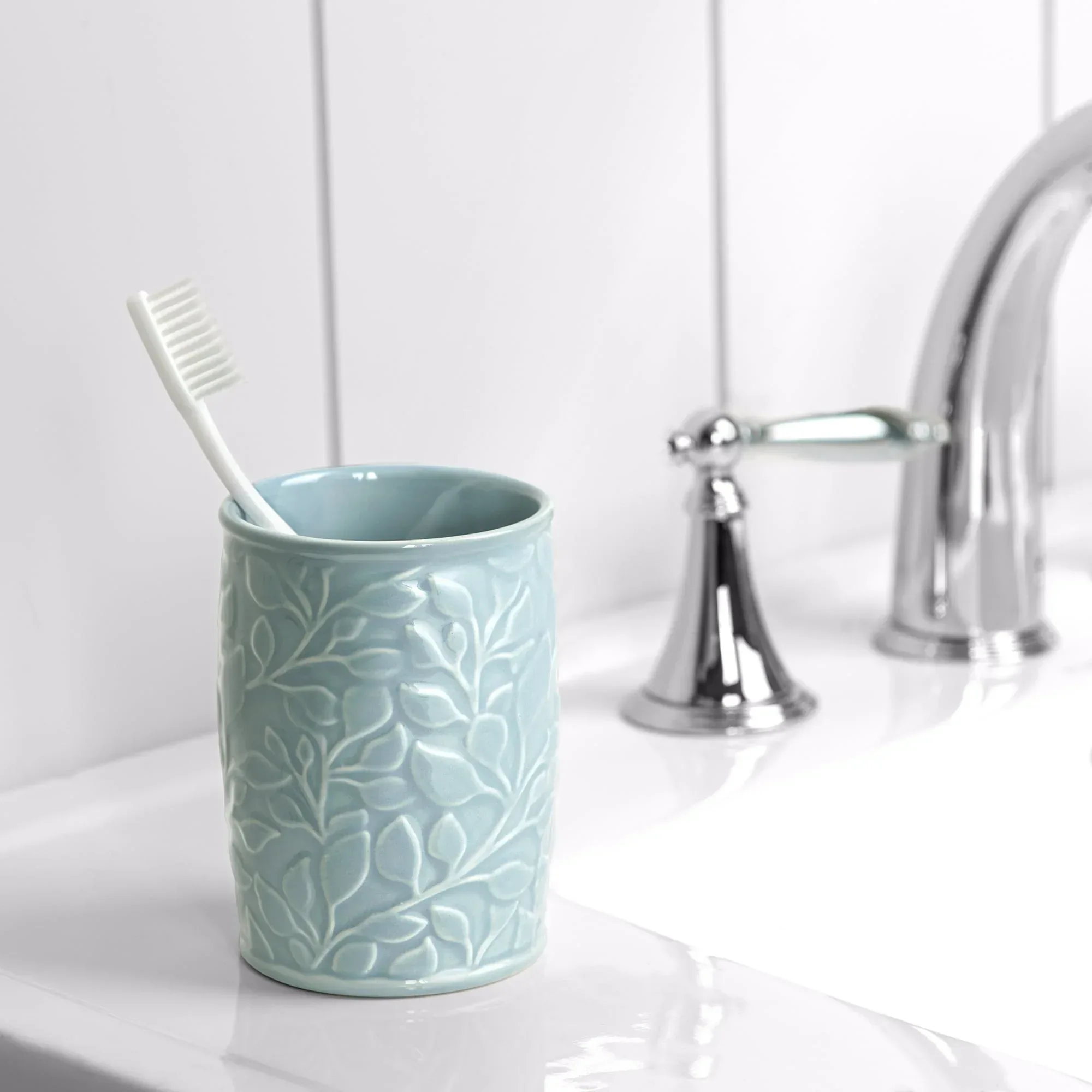 Mainstays Floral Ceramic Toothbrush Holder for Adults - Image 2