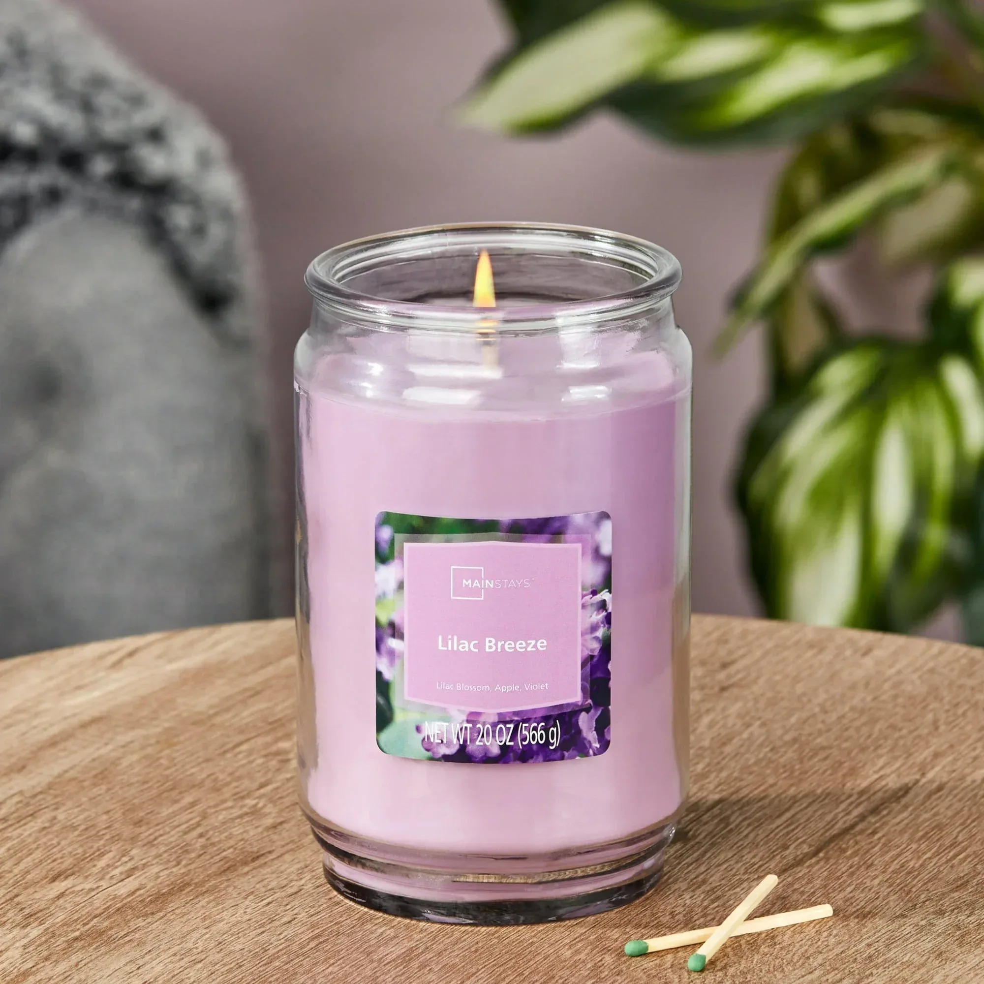Mainstays Lilac Breeze Scented Single-Wick Large Glass Jar Candle, 20 oz - Image 2