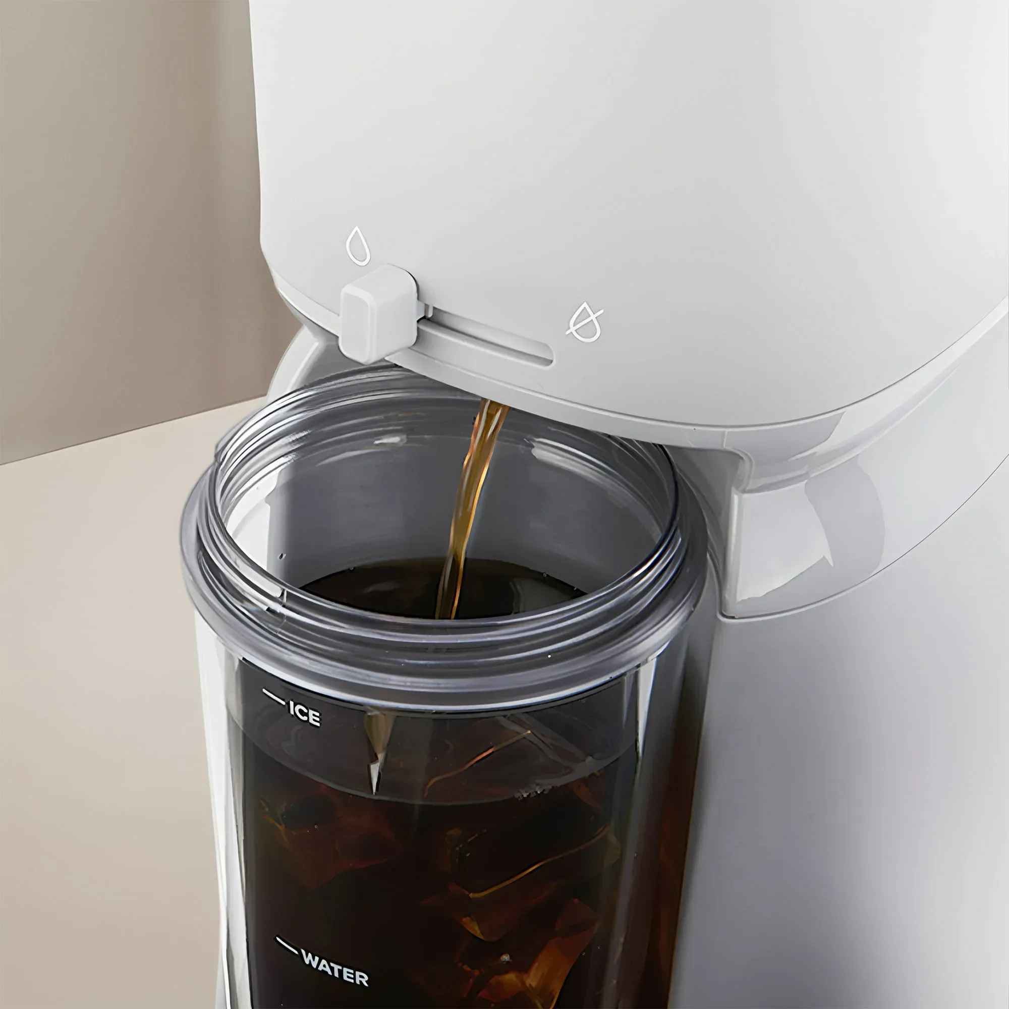 Mainstays Single Serve Iced Coffee Maker, Soft Silver - Image 5