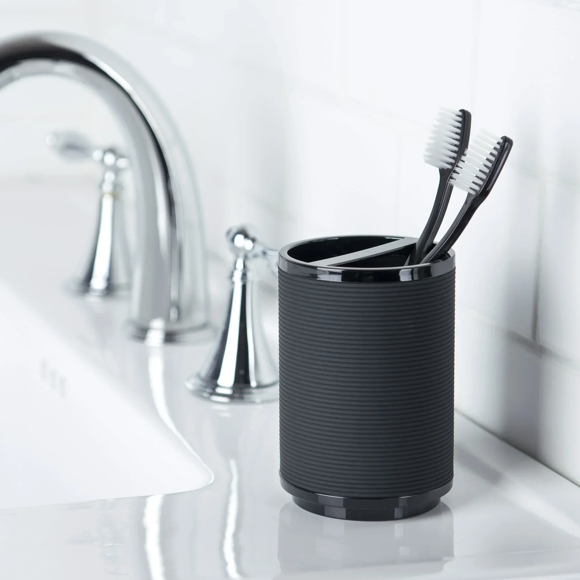 Mainstays Soft Touch Black Plastic Toothbrush Holder for Adults and Kids - Image 2