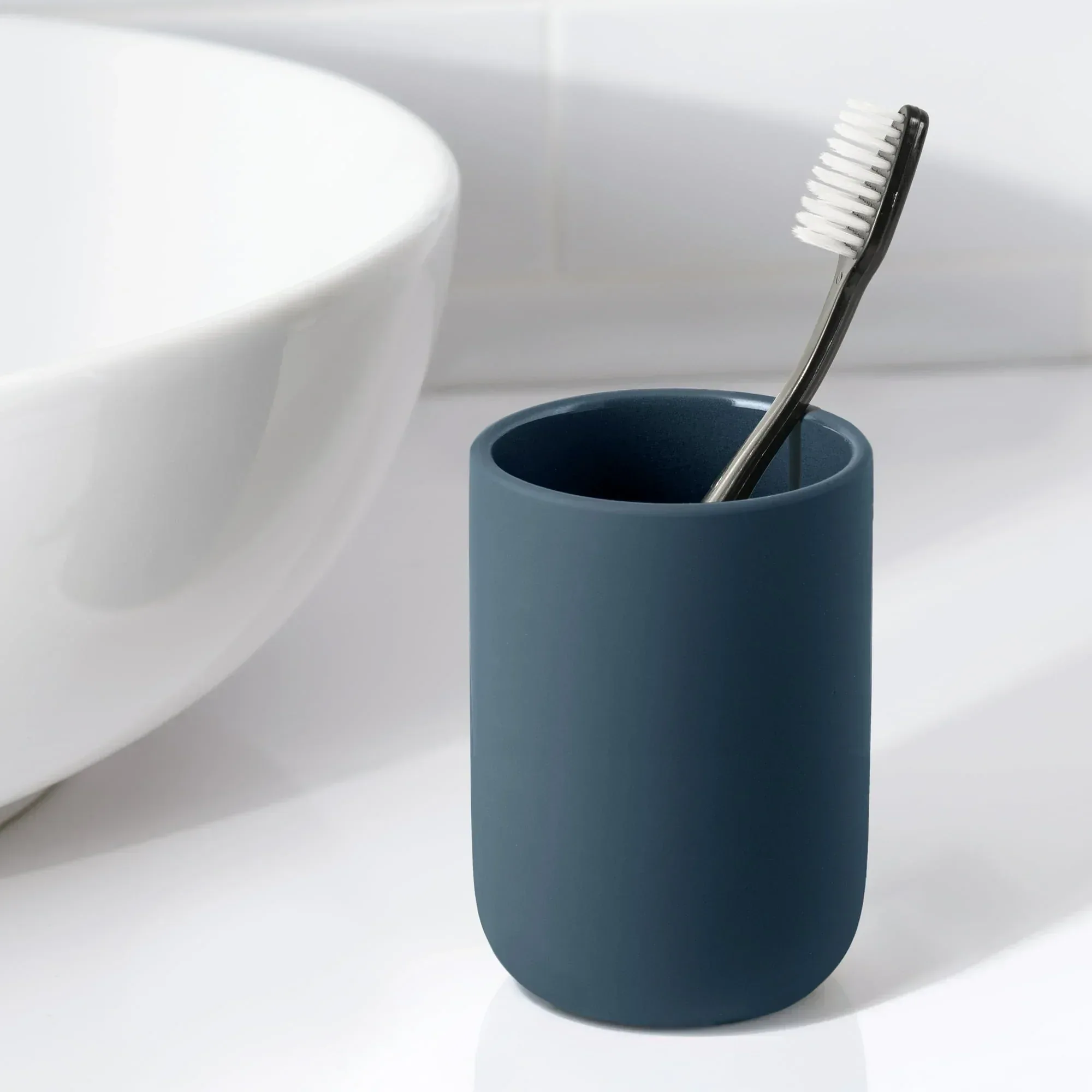 Mainstays Soft Touch Ceramic Toothbrush Holder for Adults - Image 2