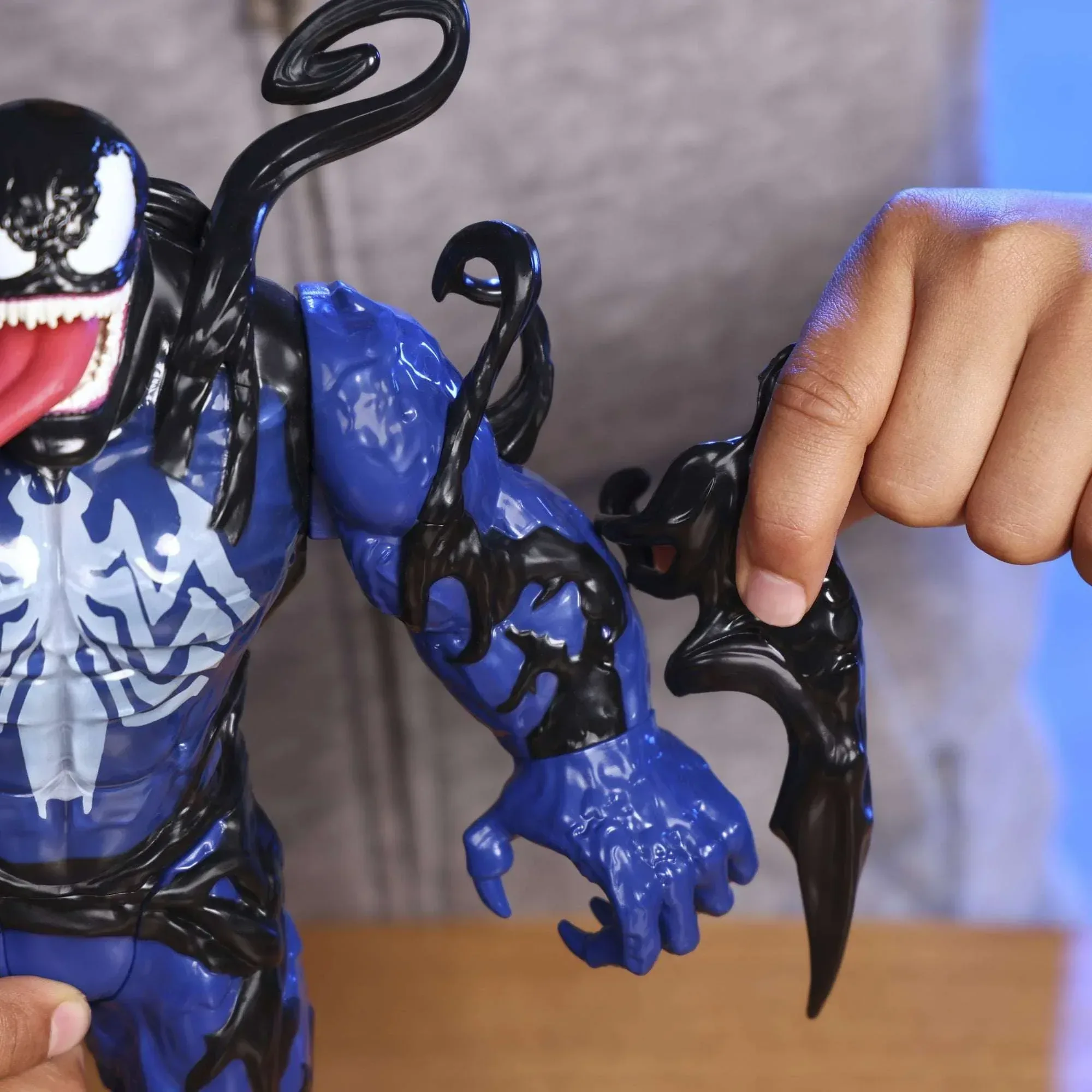 Marvel Spider-Man Epic World of Action VenomVersus Venom Liquid Shifter Figure, Stocking Stuffers for Kids Ages 4 and up - Image 3