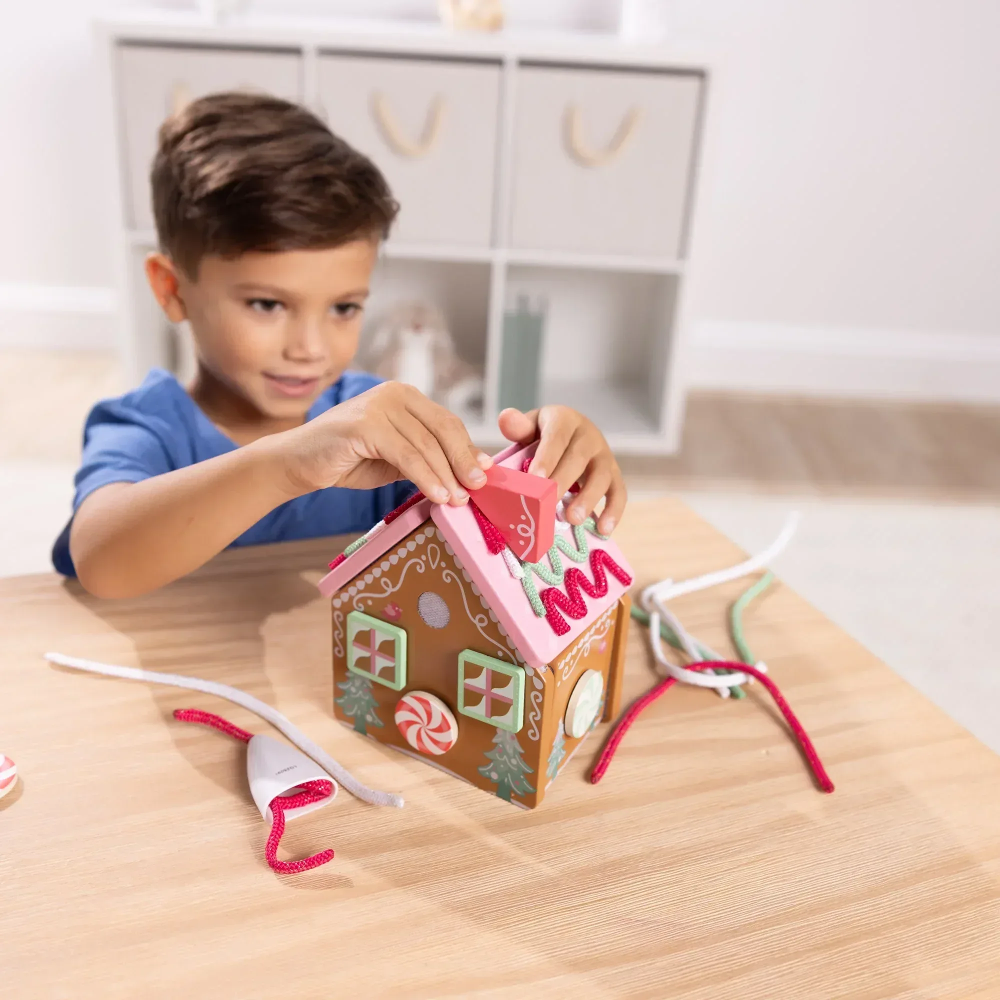 Melissa & Doug Pink Wooden Gingerbread House Reusable, Mess-Free Play Set Activity for Boys and Girls - Image 3
