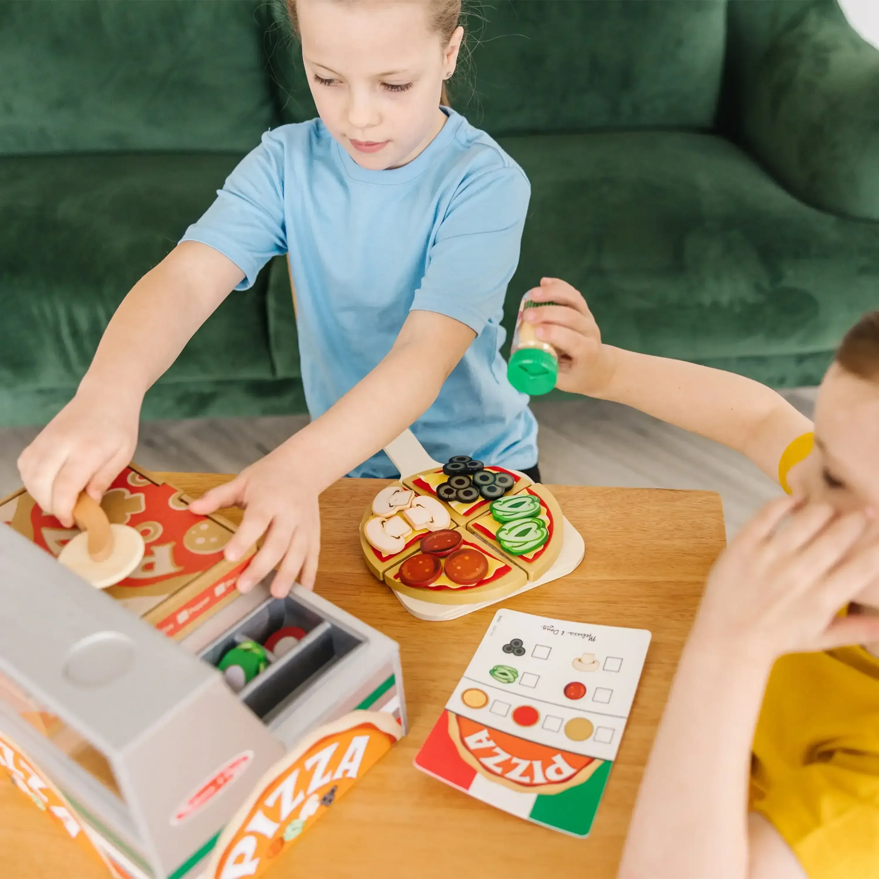 Melissa & Doug Top & Bake Wooden Pizza Counter Play Set (41 Pcs) - FSC Certified - Image 8