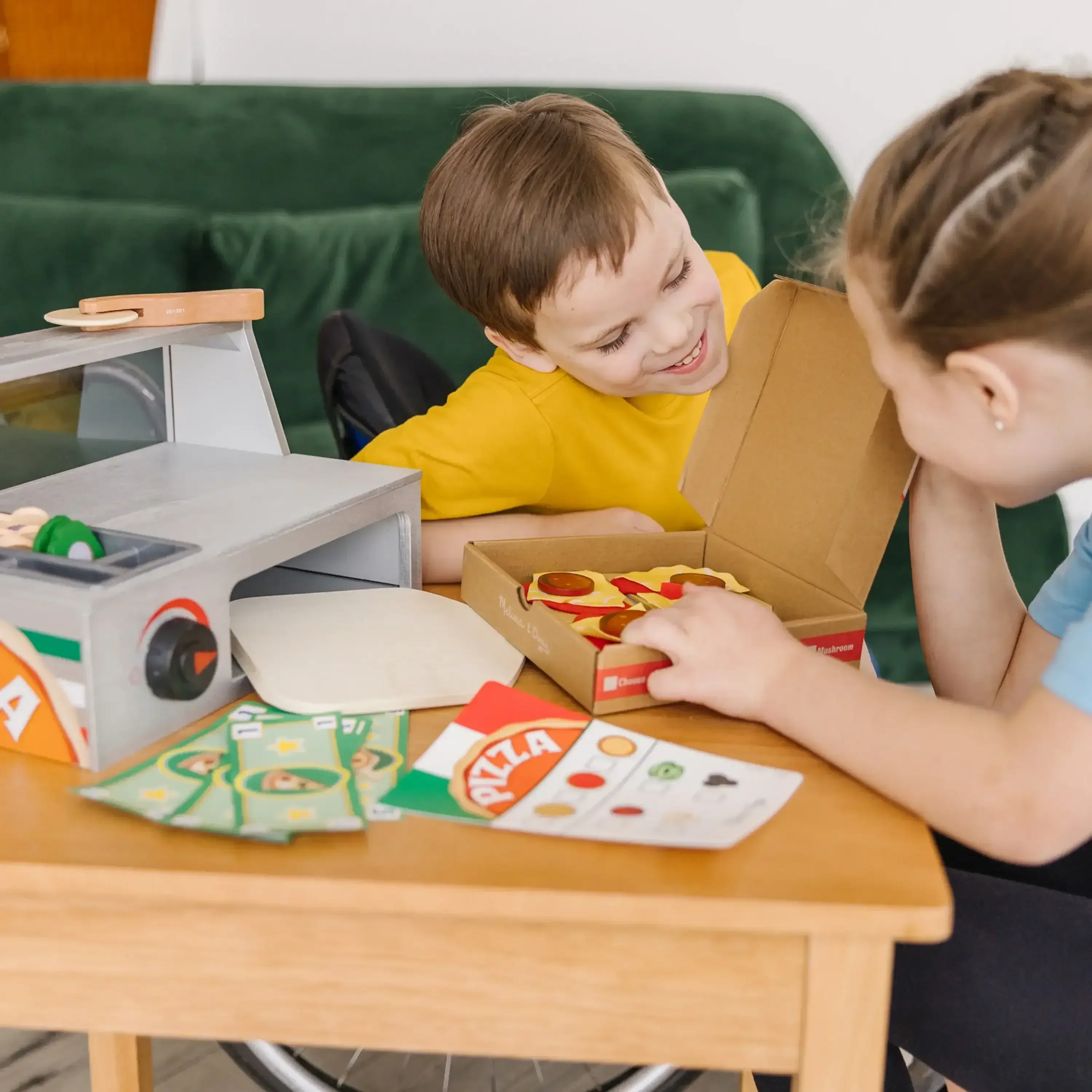 Melissa & Doug Top & Bake Wooden Pizza Counter Play Set (41 Pcs) - FSC Certified - Image 9