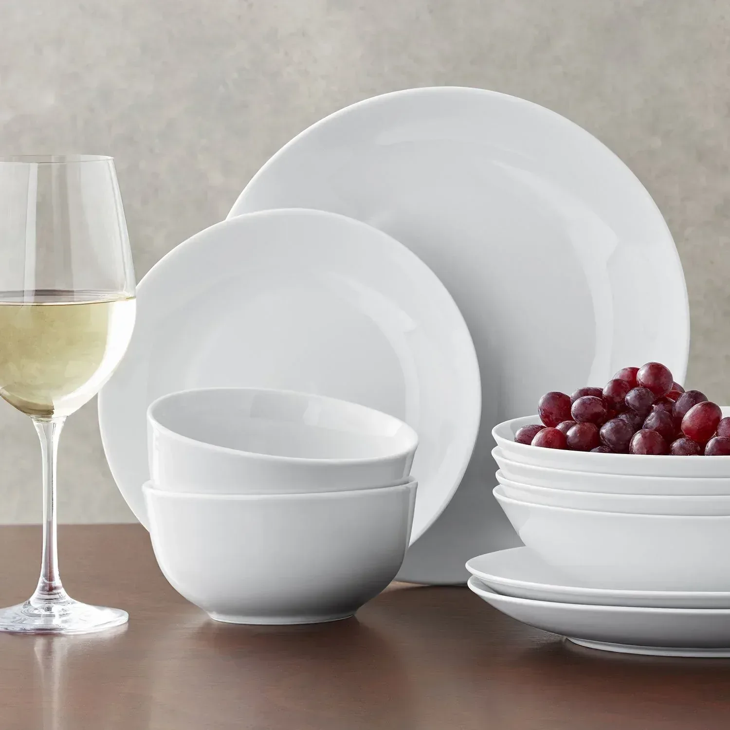 Member’s Mark 16-Piece Porcelain Dinnerware Set - Image 2