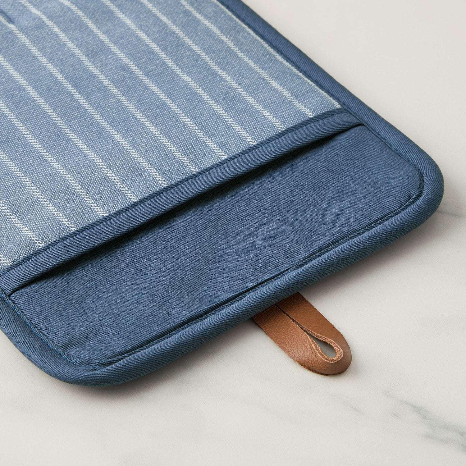 Member's Mark 4 -Pack Yarn Dyed Silicone Oven Mitt, Pot Holder, Mini Mitt Set - Image 3