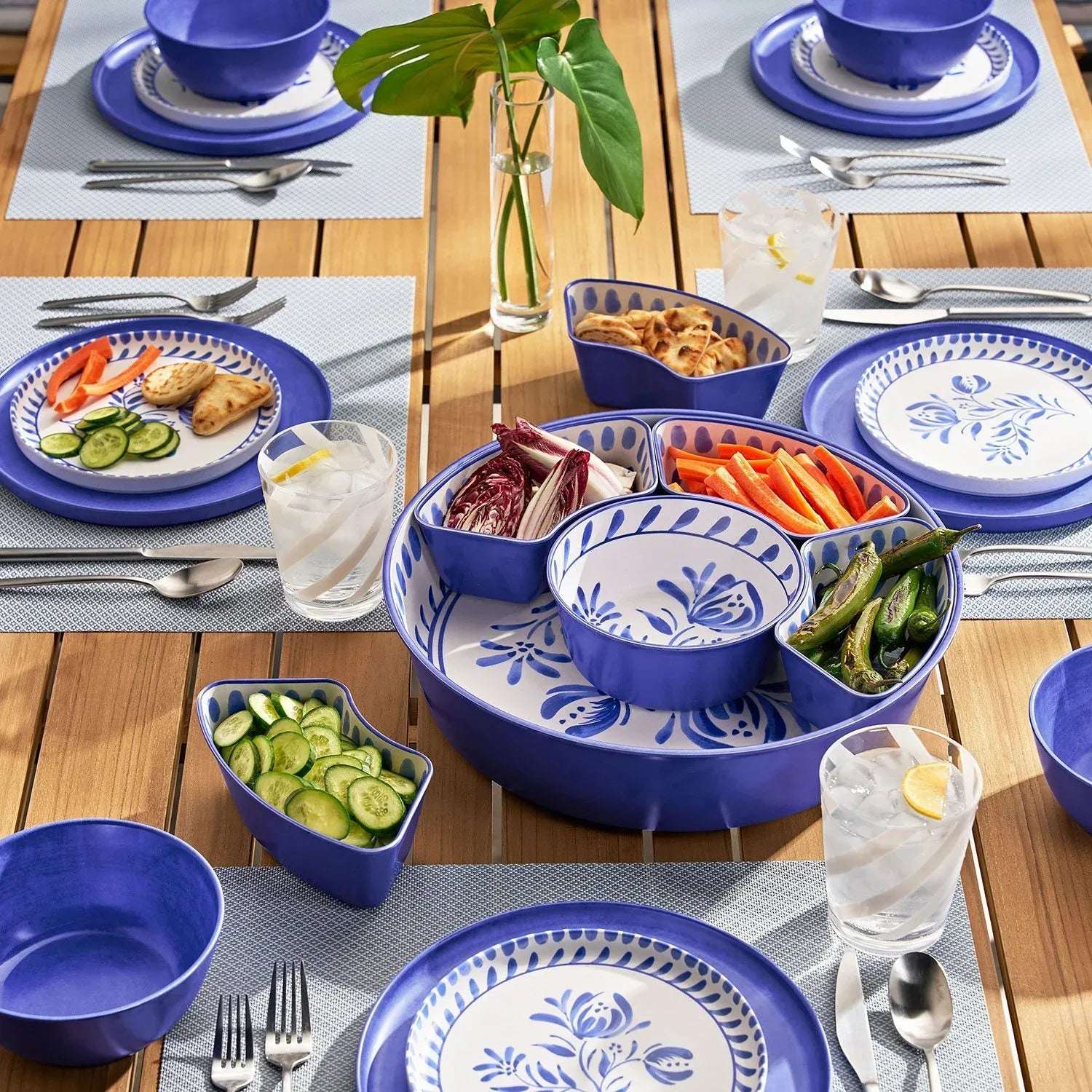 Member's Mark Bamboo Melamine 6-Section Serving Platter with Lazy Susan Base and Storage Lid - Image 8