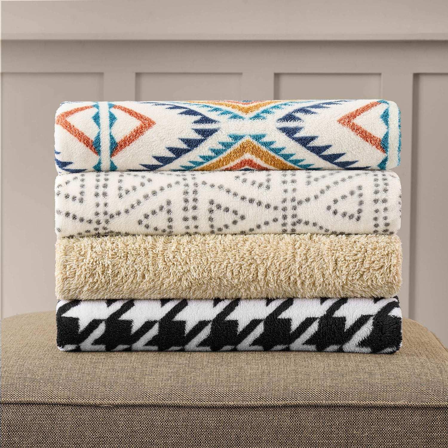 Member's Mark Cozy Throw, 60" x 72" - Image 3
