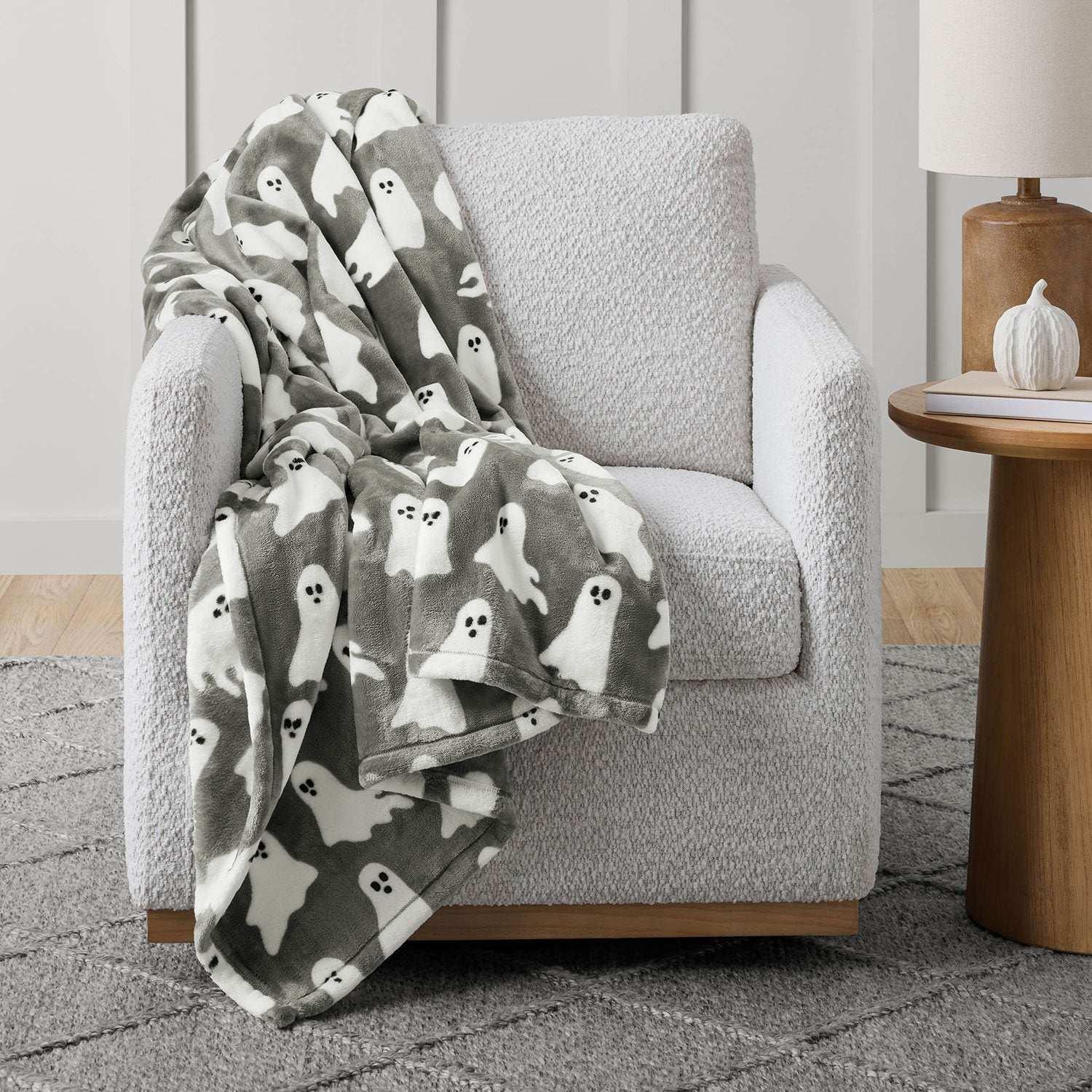Member's Mark Halloween Lounge Throw, 60" x 70" - Image 5