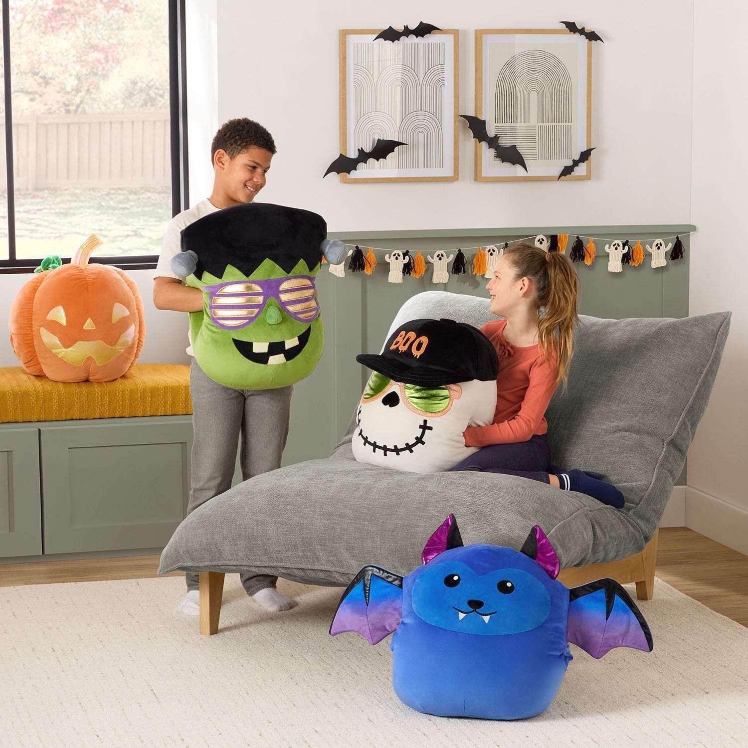 Member's Mark Halloween Secret Pocket Plush - Image 6