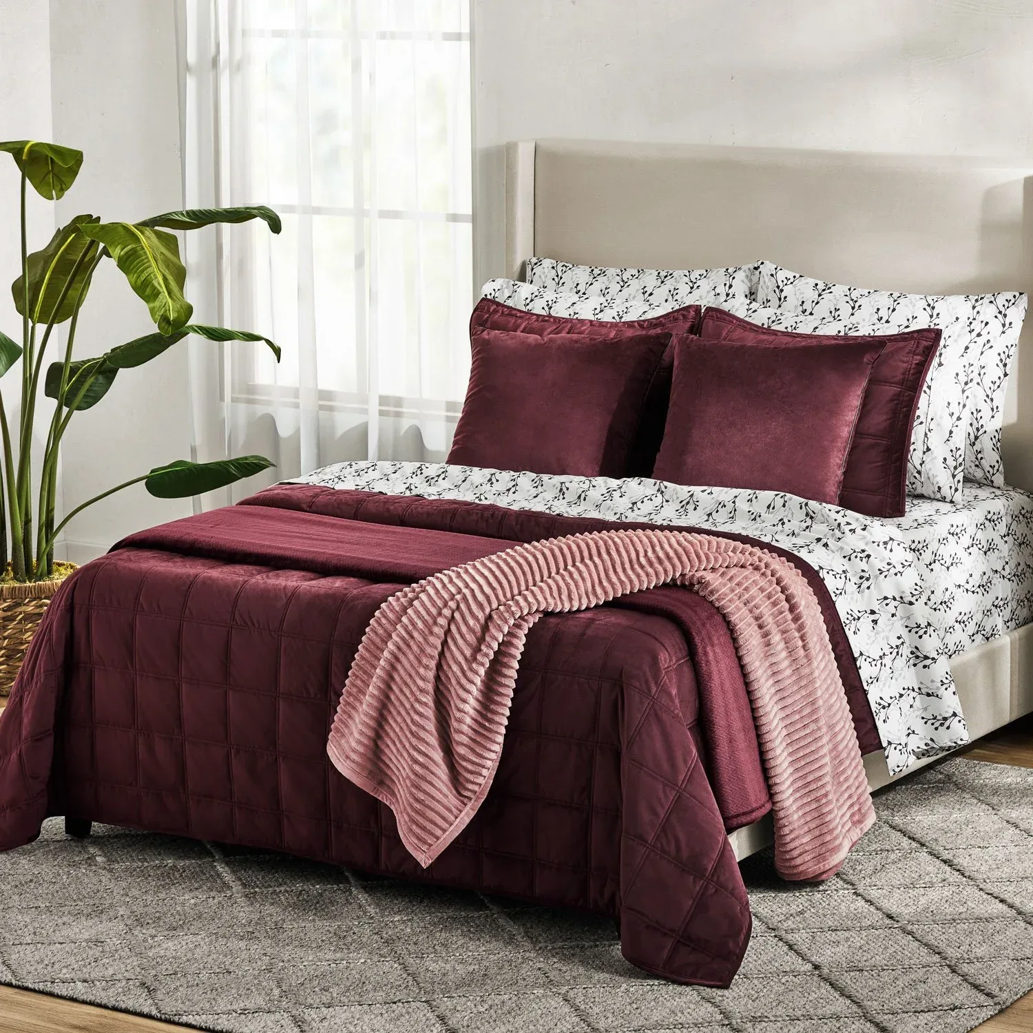 Member's Mark Herringbone Velvet Plush Blanket - Image 6