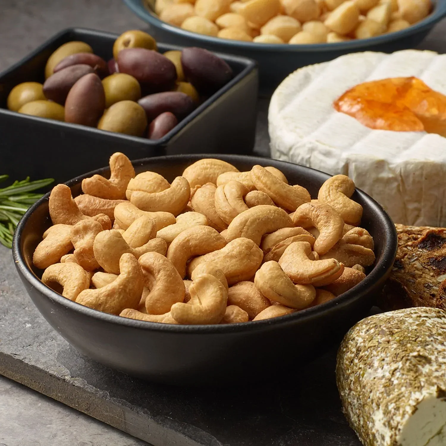 Member's Mark Lightly Salted Whole Cashews, 33 oz. - Image 4