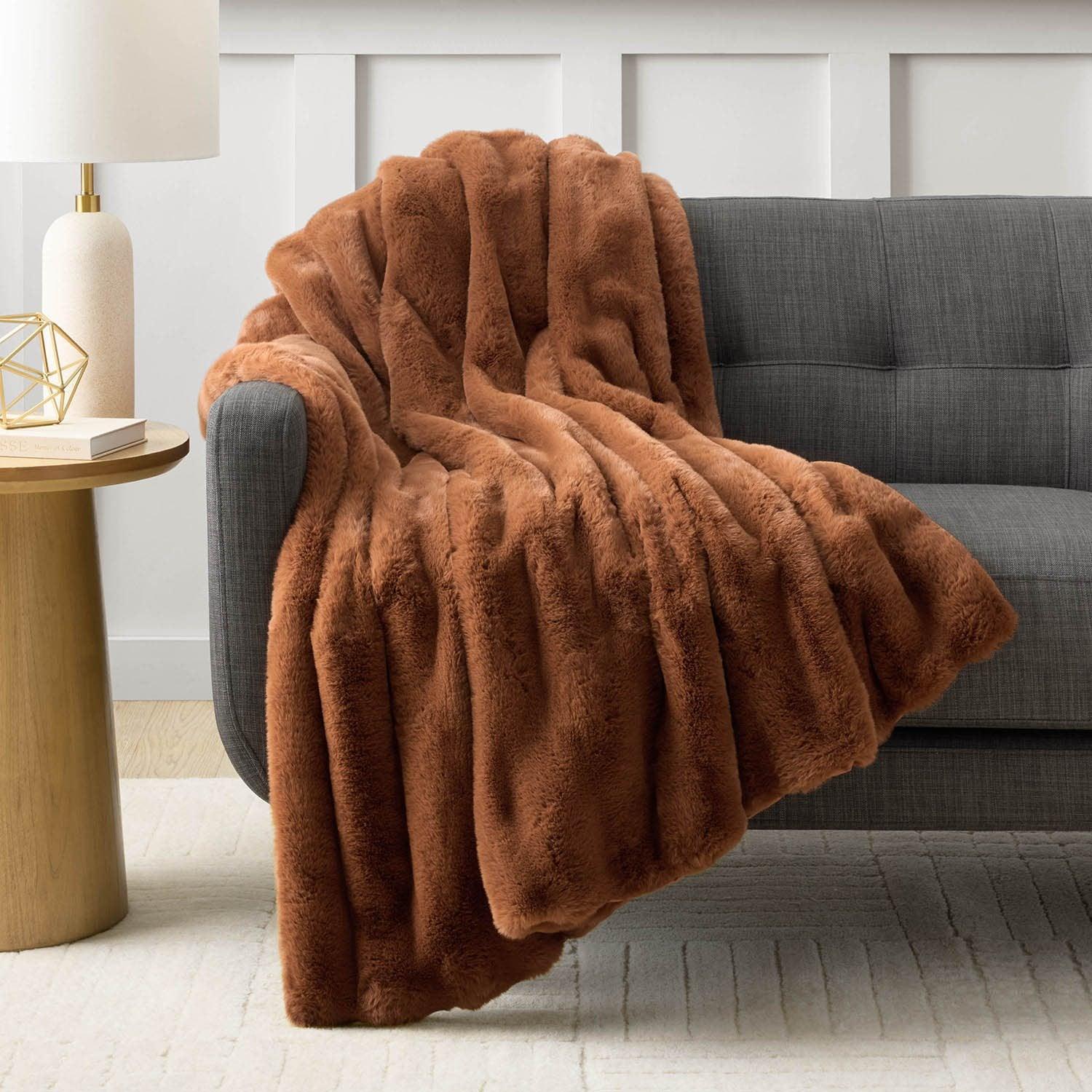 Member's Mark Luxury Faux Fur Throw, 60"x70" - Image 4